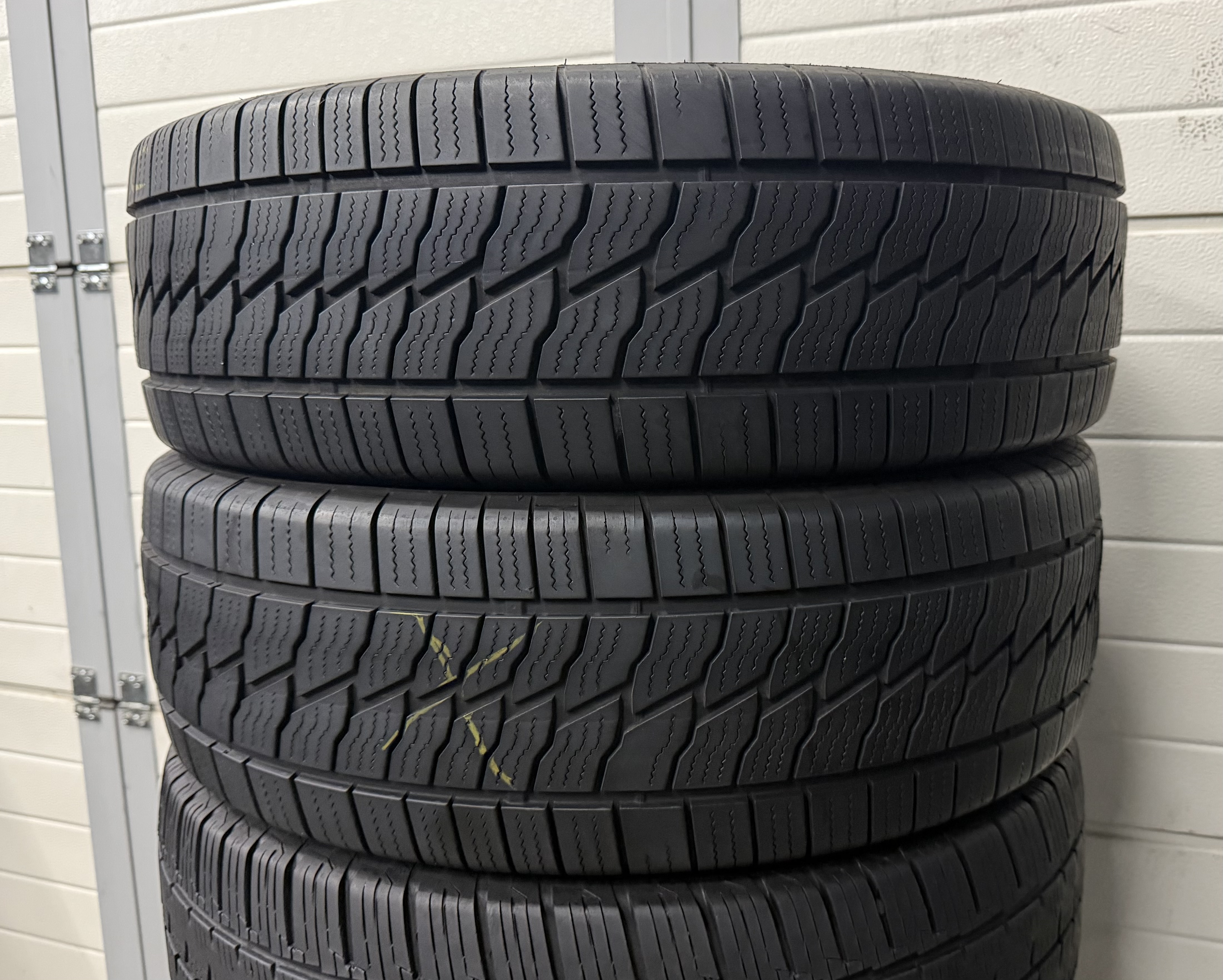 Шини б\у 235/65 R16C