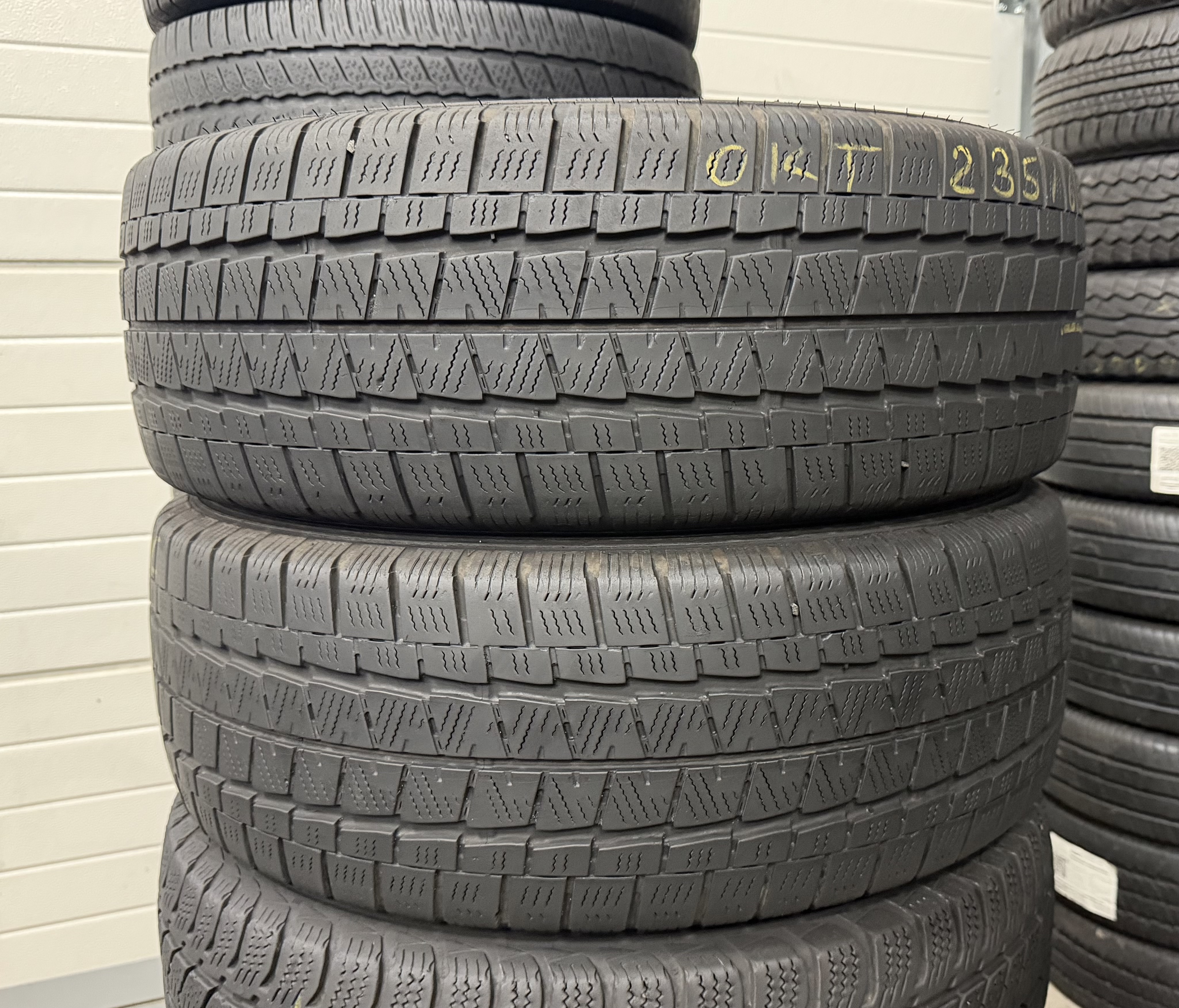 Шини б\у 235/65 R16C