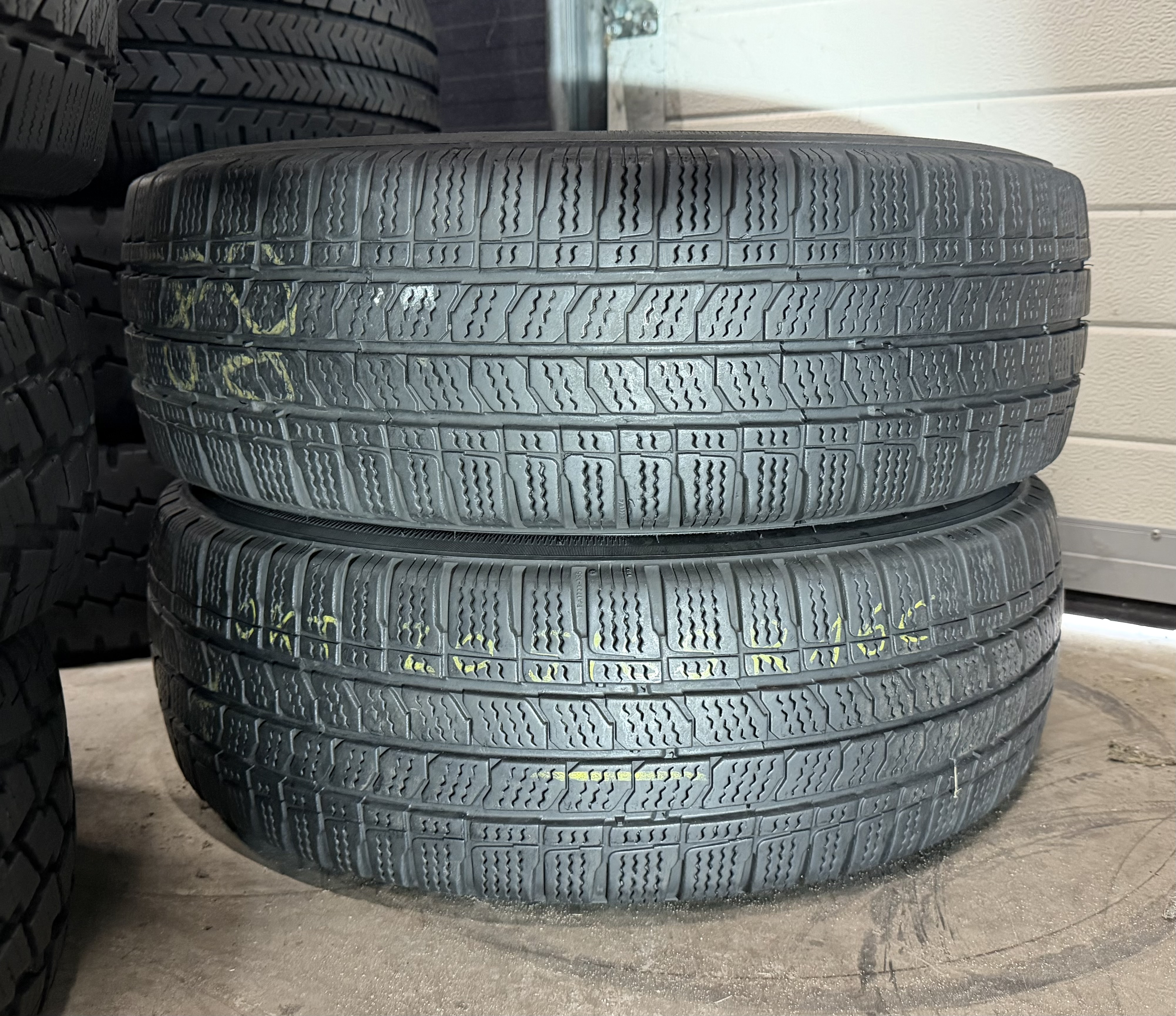Шини б\у 205/65 R16C