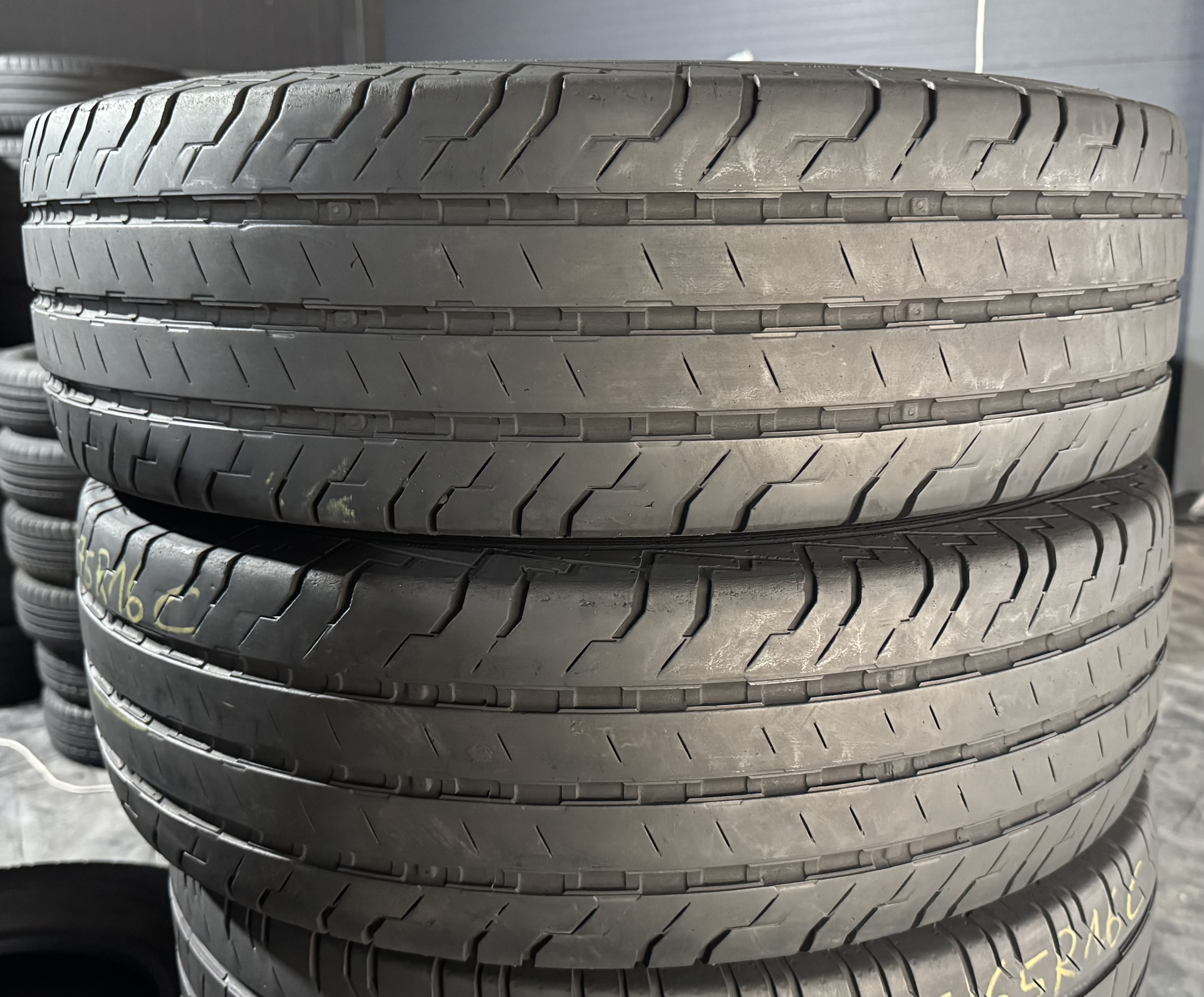 Шини б\у 225/75 R16C