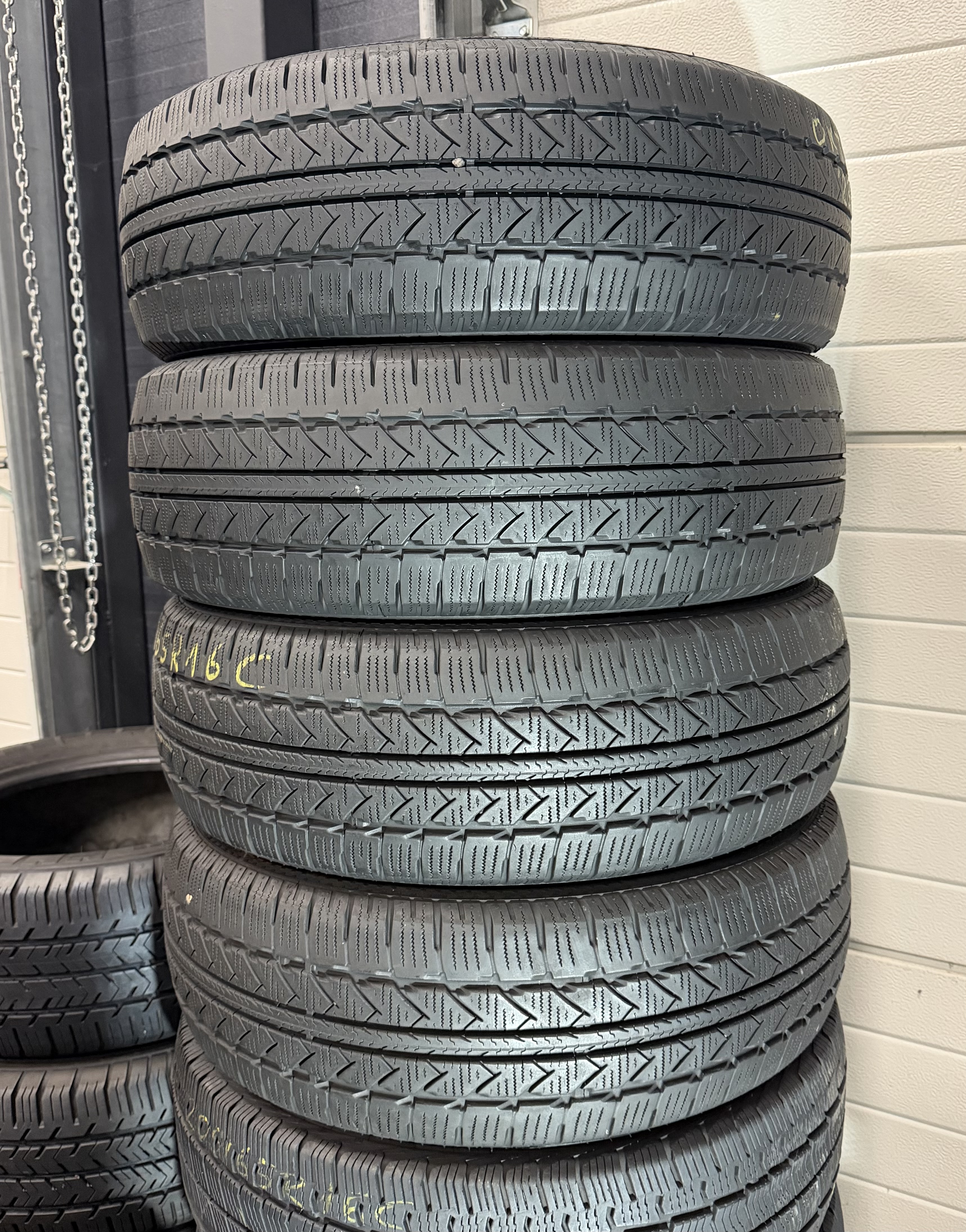 Шини б\у 205/65 R16C