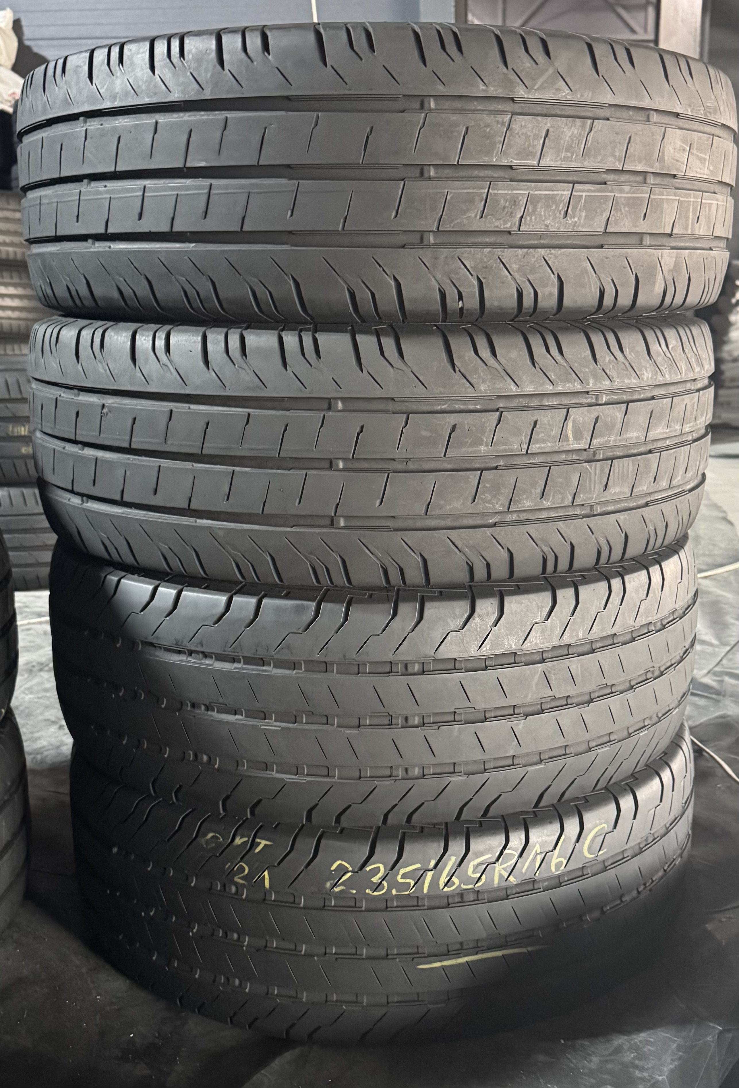 Шини б\у 235/65 R16C