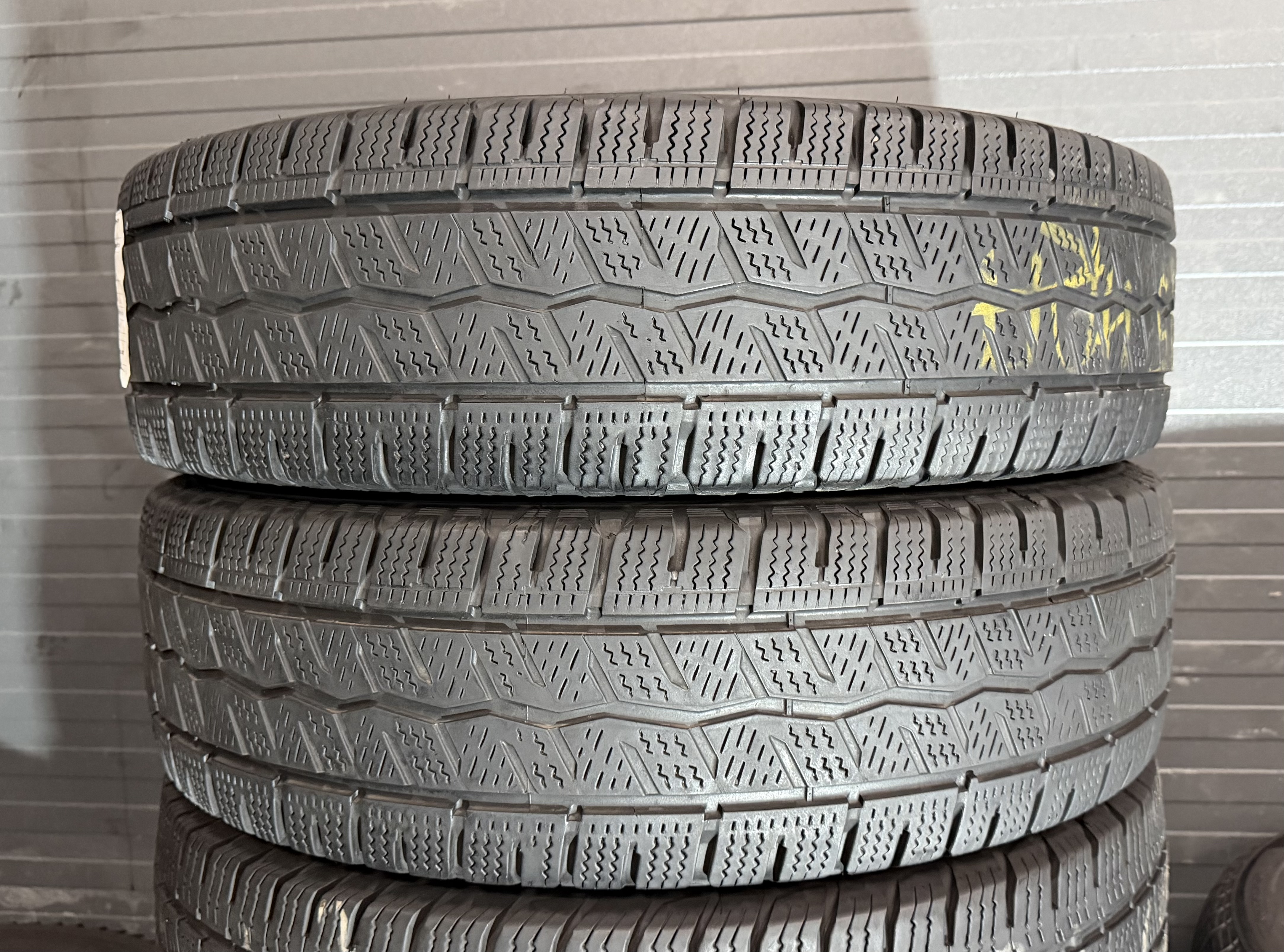 Шини б\у 205/75 R16C