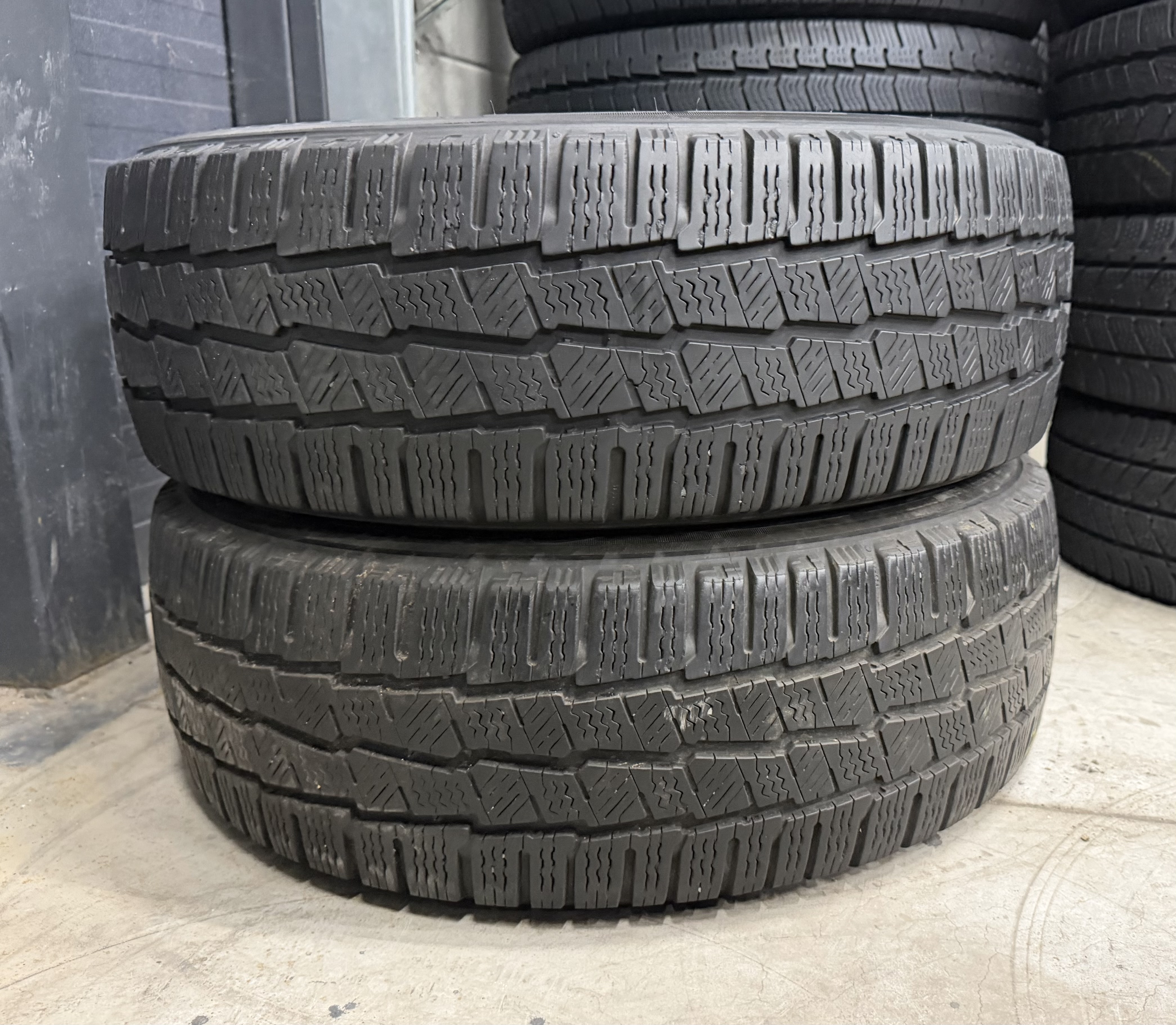 Шини б\у 215/60 R17C