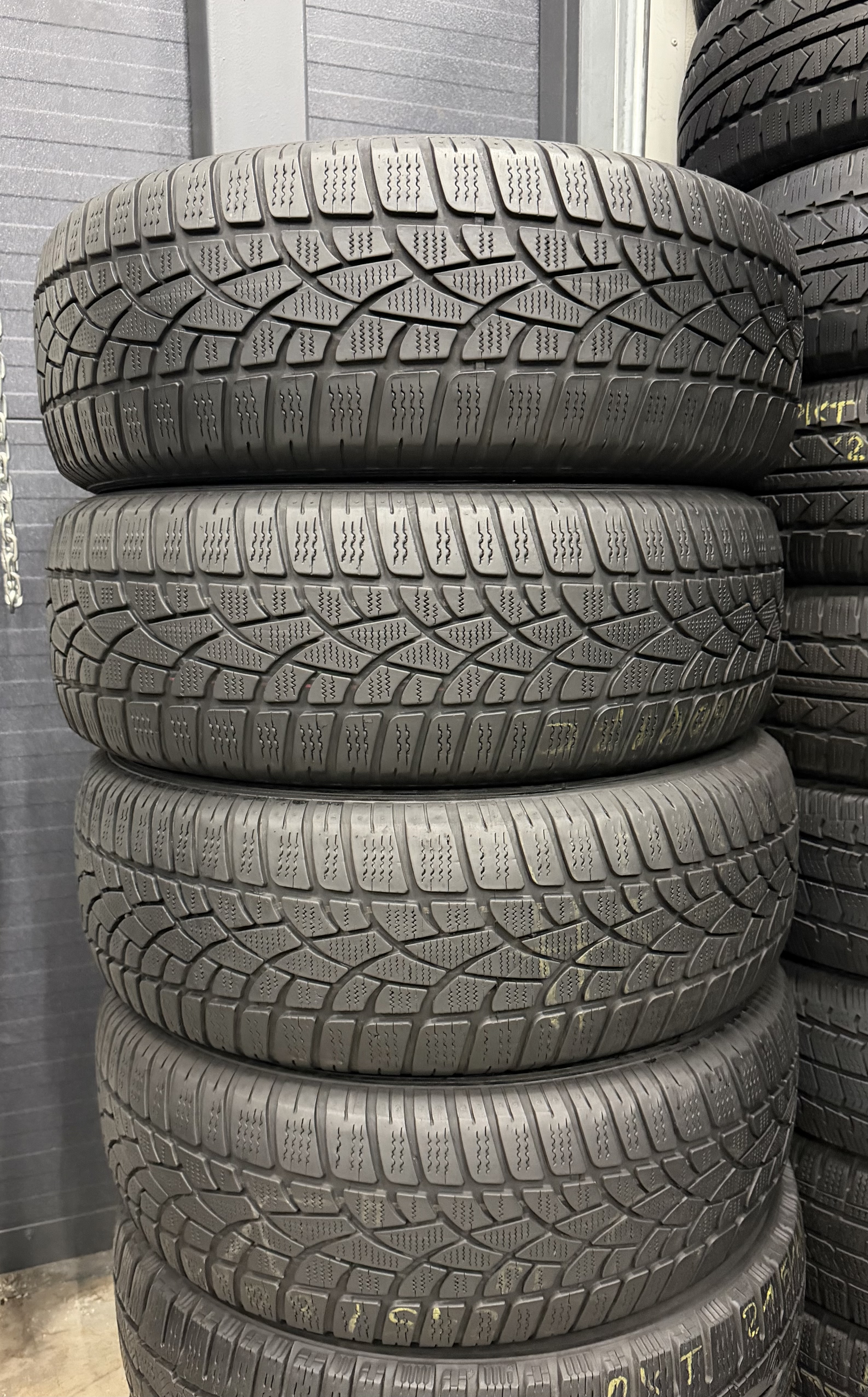 Шини б\у 215/60 R17C