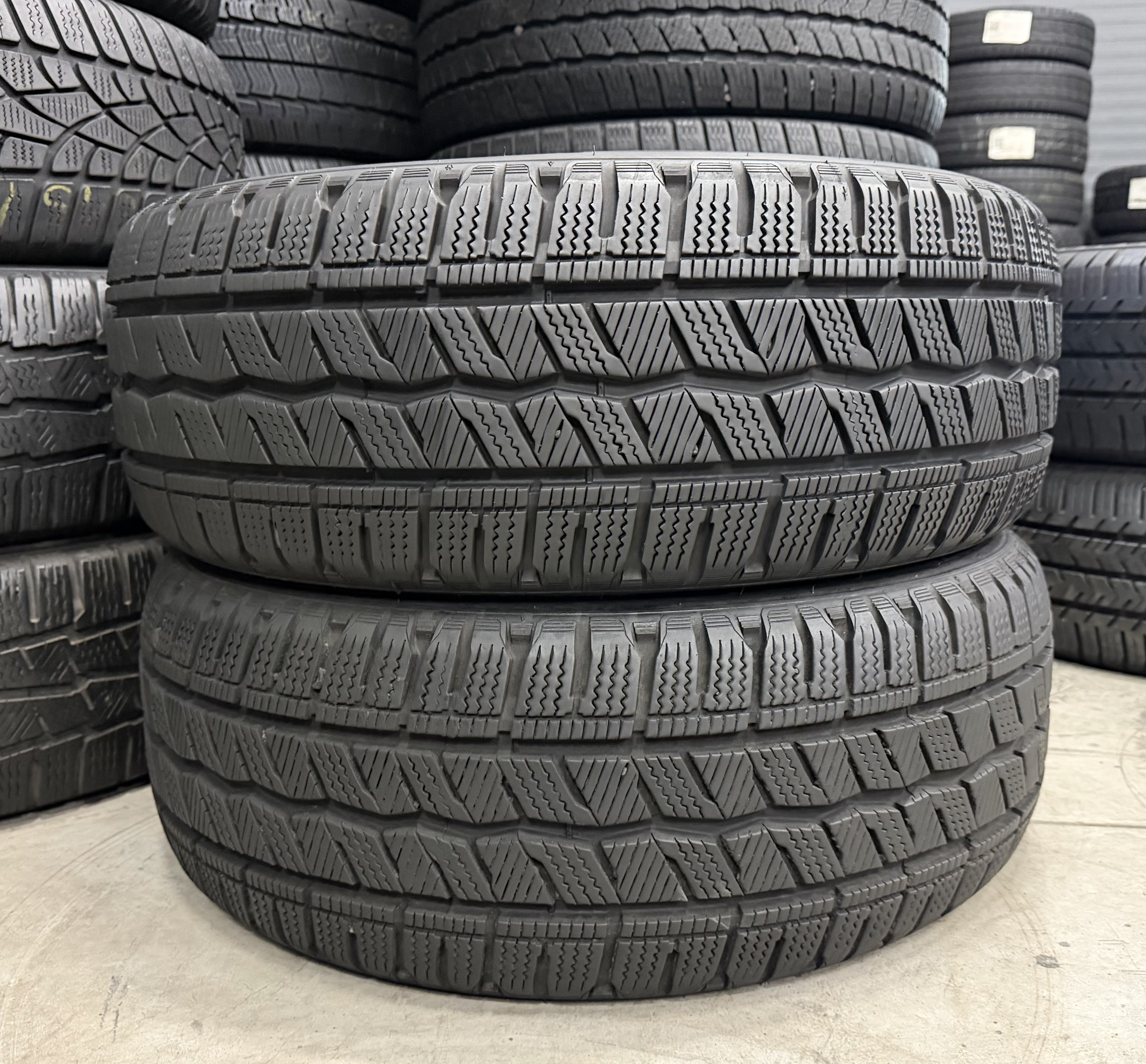 Шини б\у 225/55 R17C
