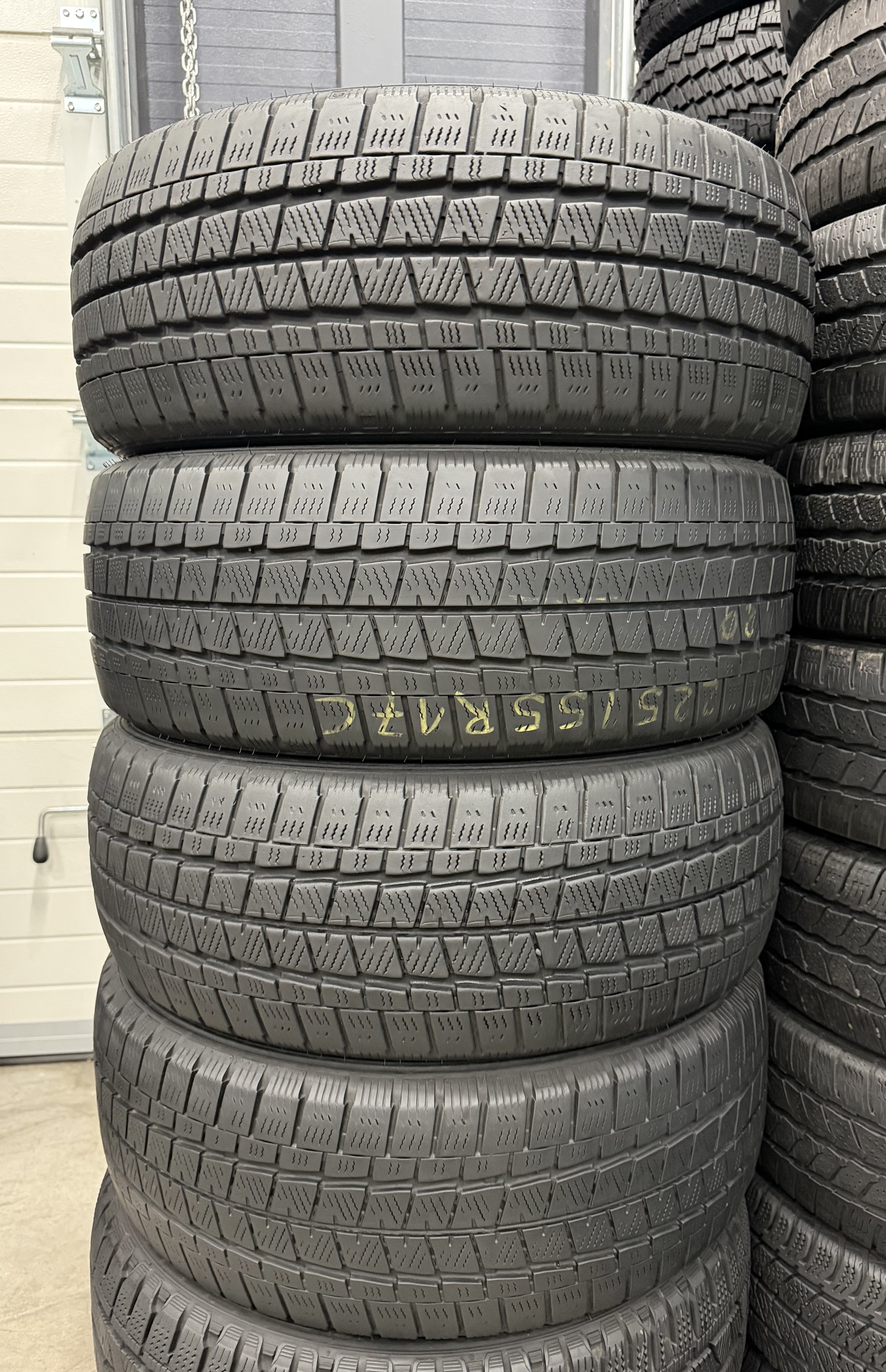 Шини б\у 225/55 R17C
