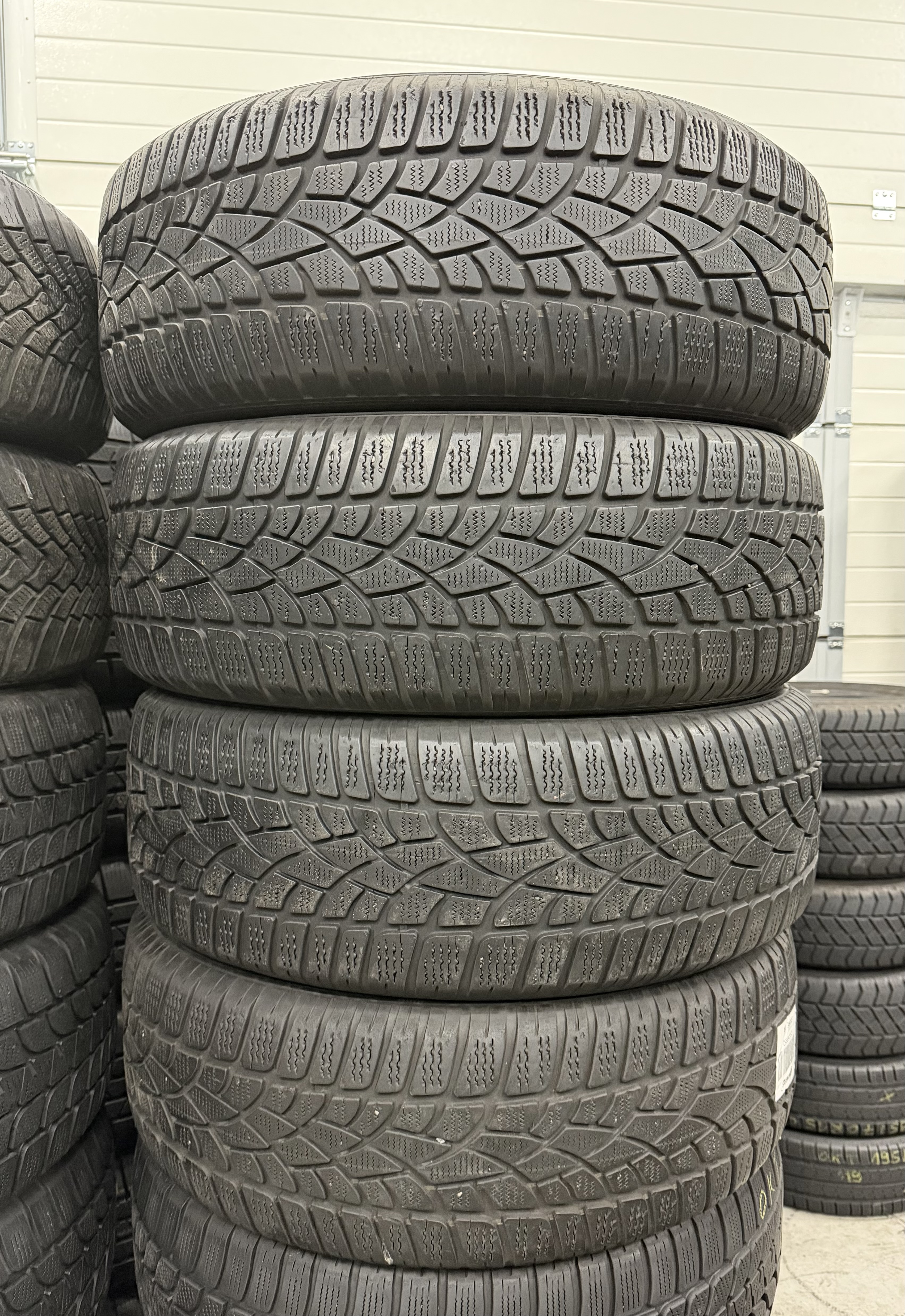 Шини б\у 235/60 R17