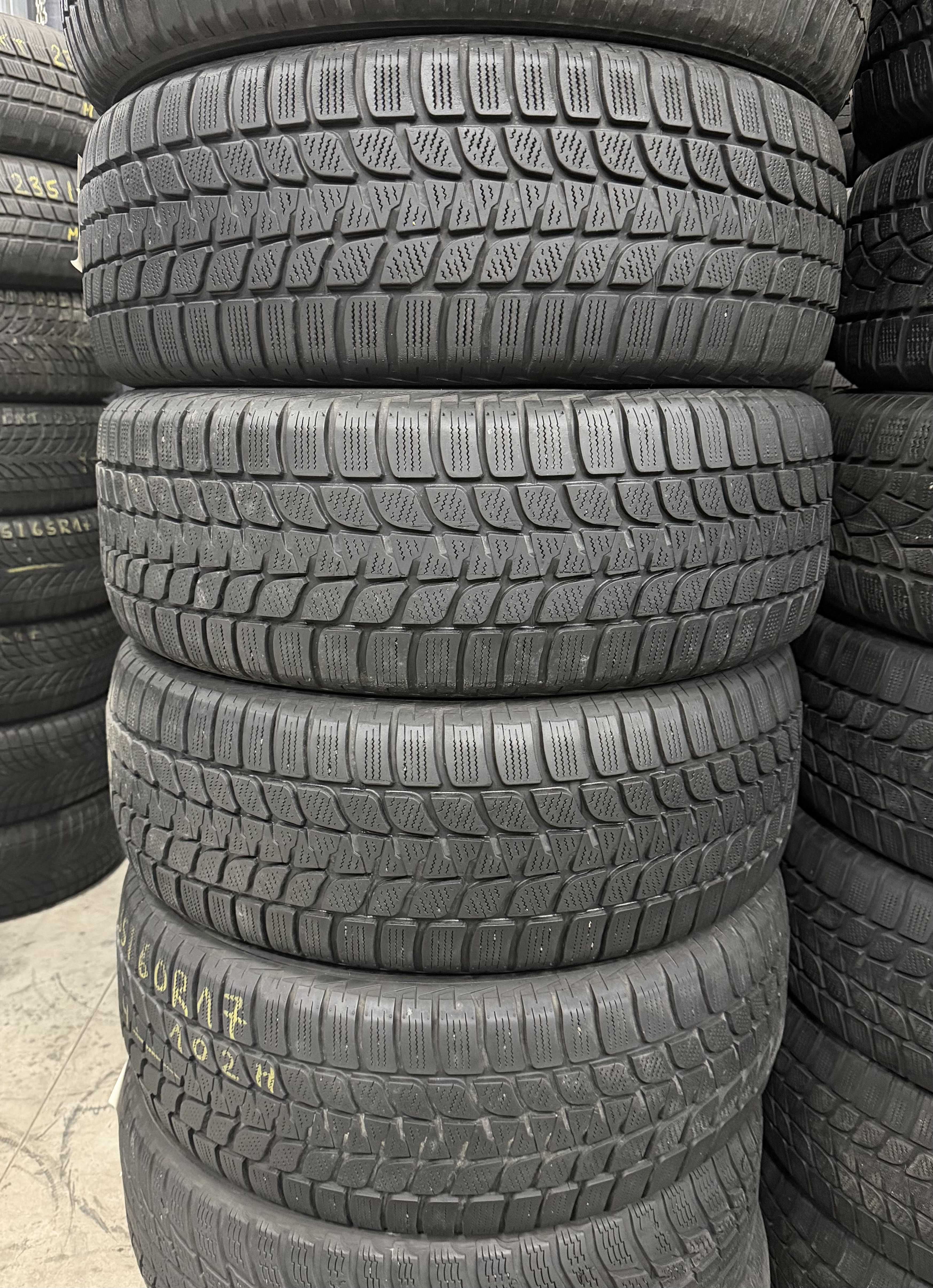 Шини б\у 235/60 R17