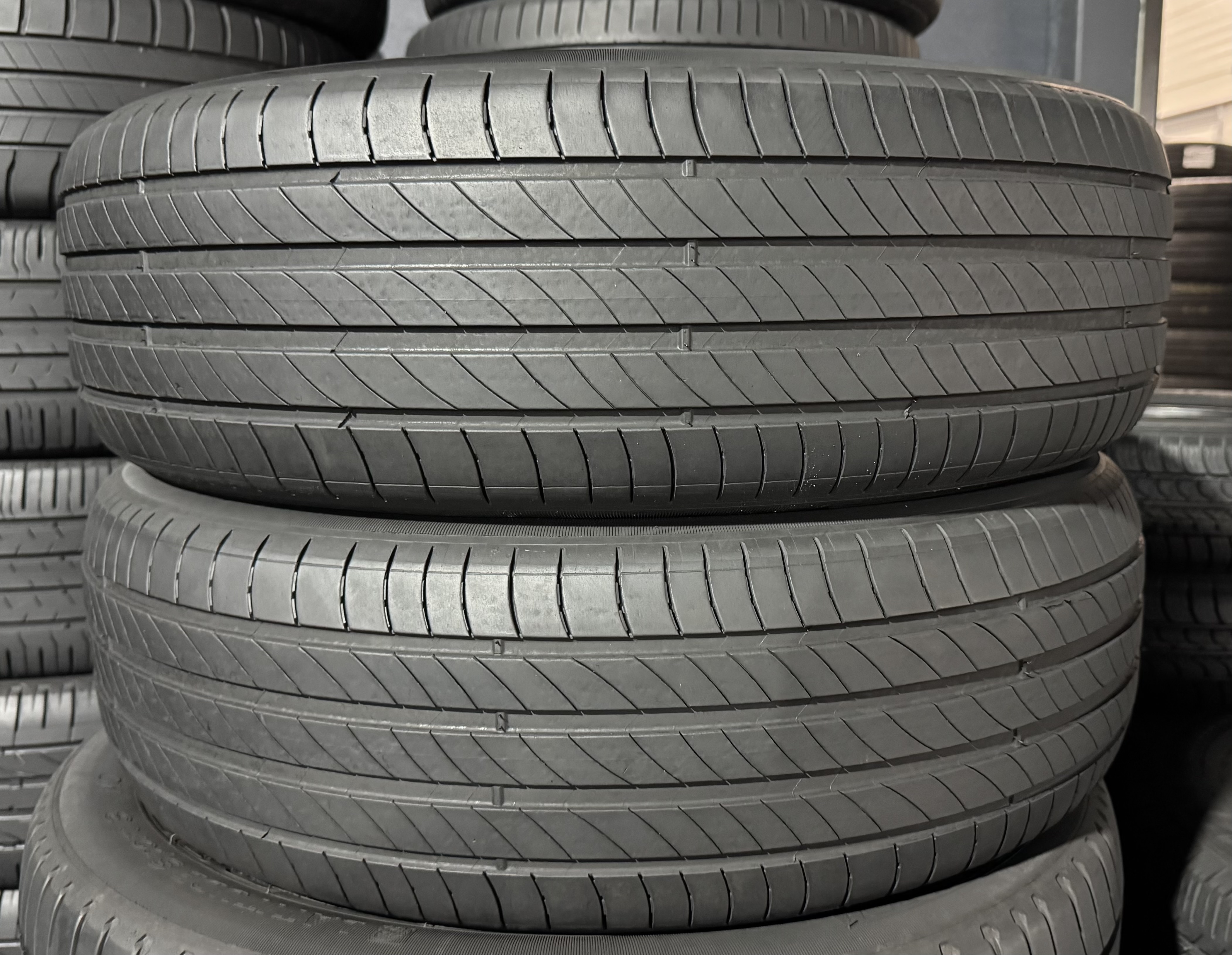 Шини б\у 215/65 R17