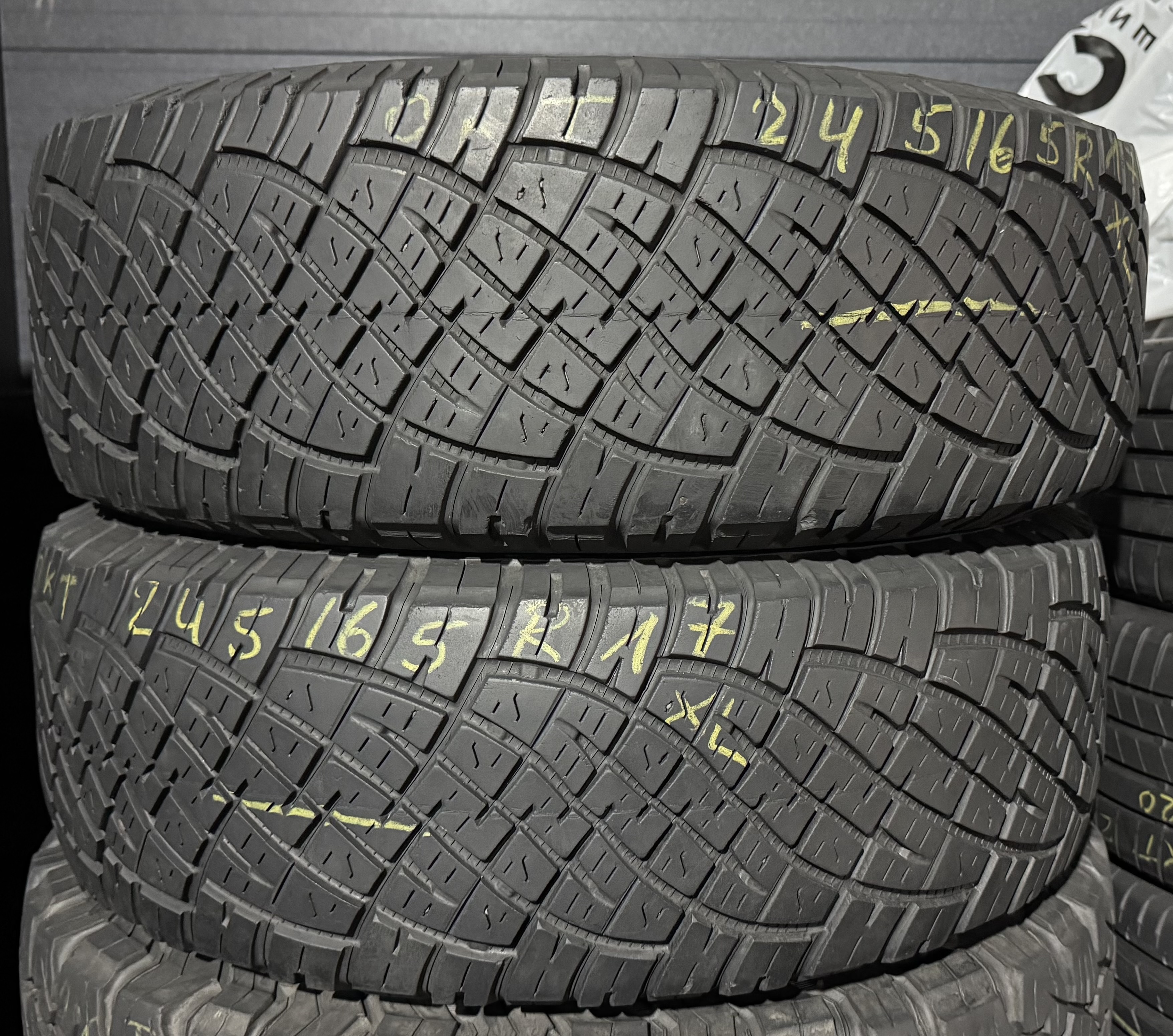 Шини б\у 245/65 R17