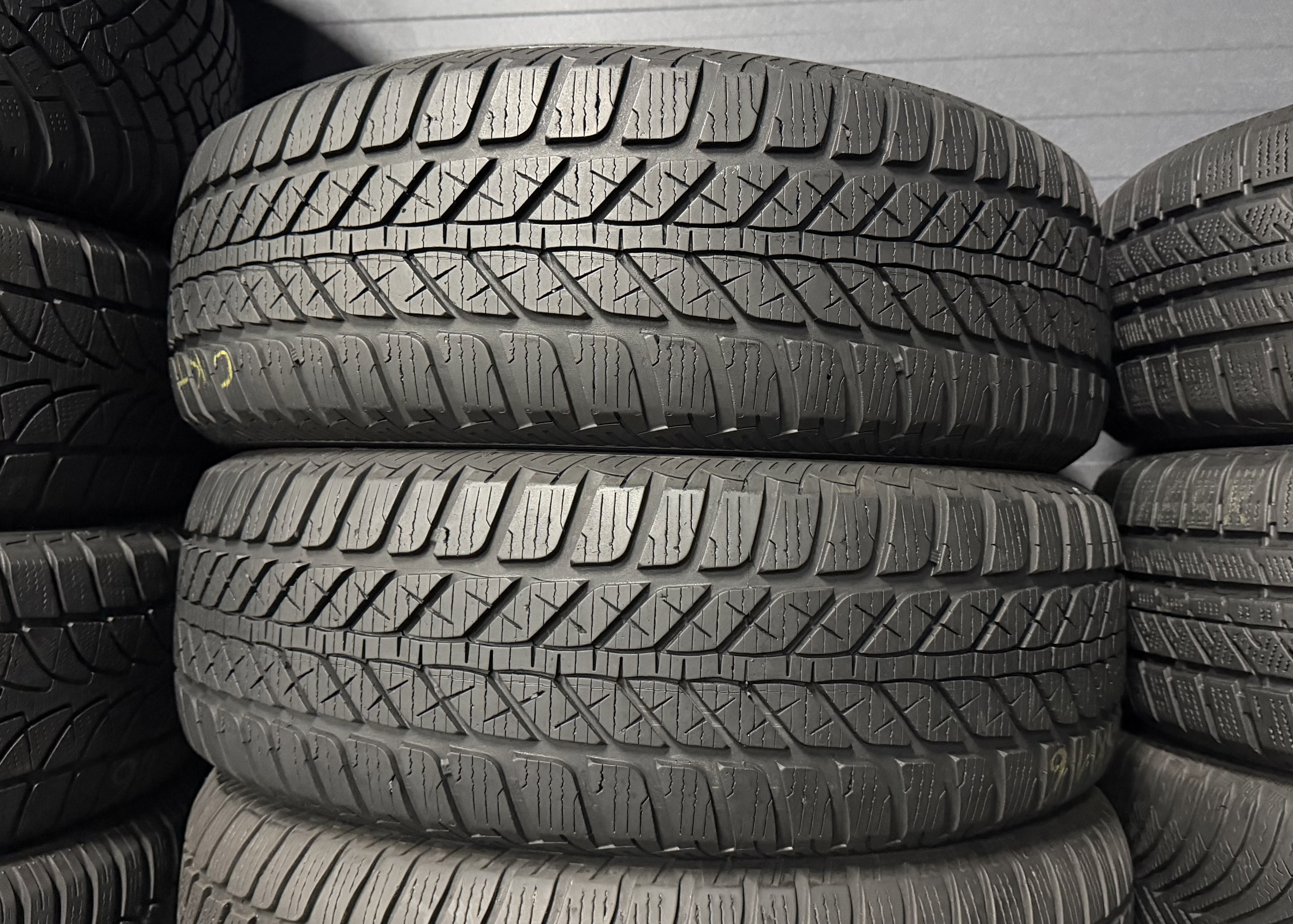 Шини б\у 215/65 R16