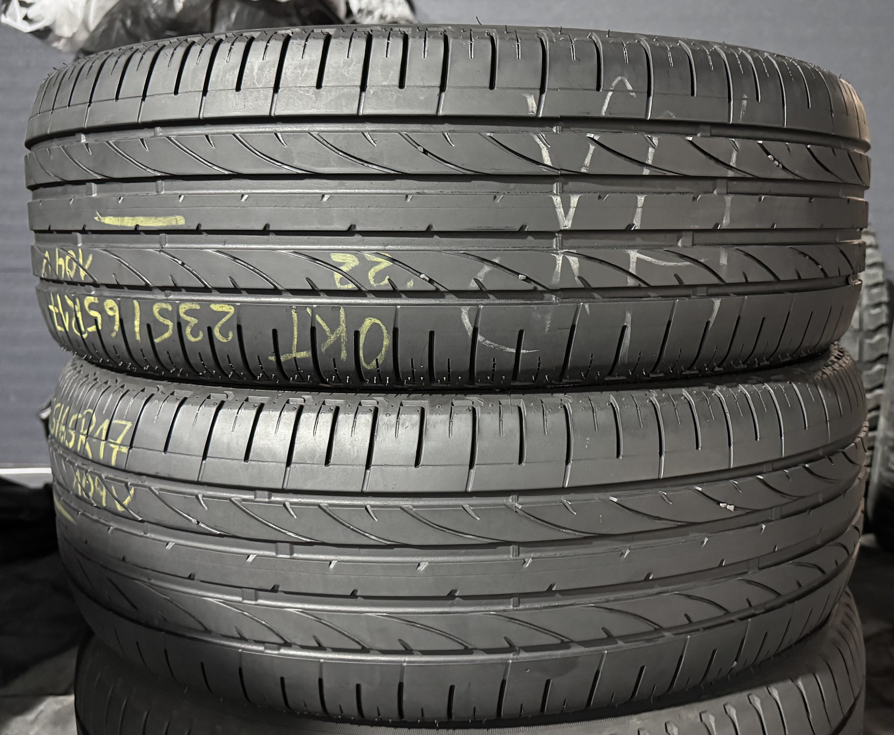 Шини б\у 235/65 R17