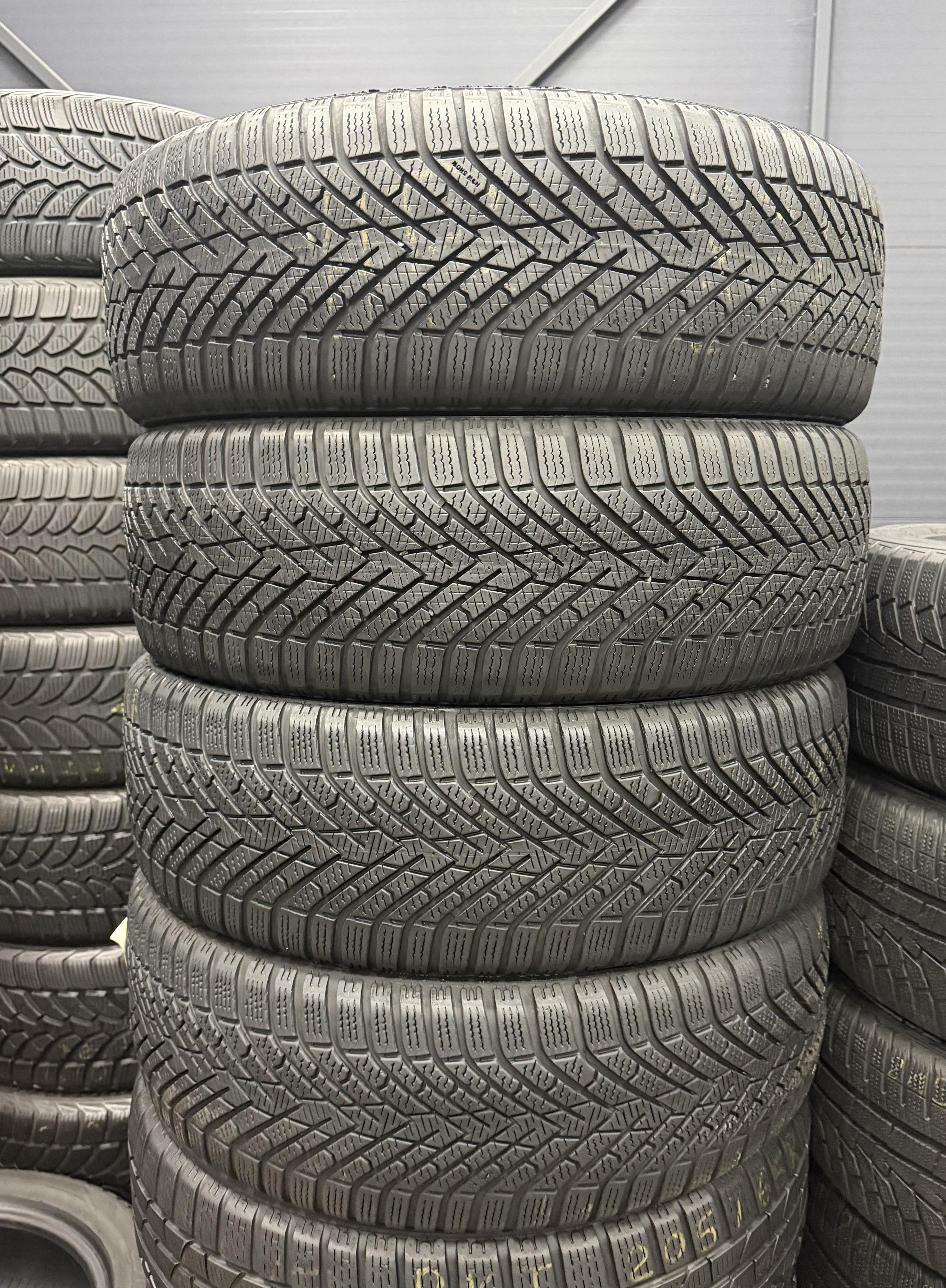 Шини б\у 205/65 R17