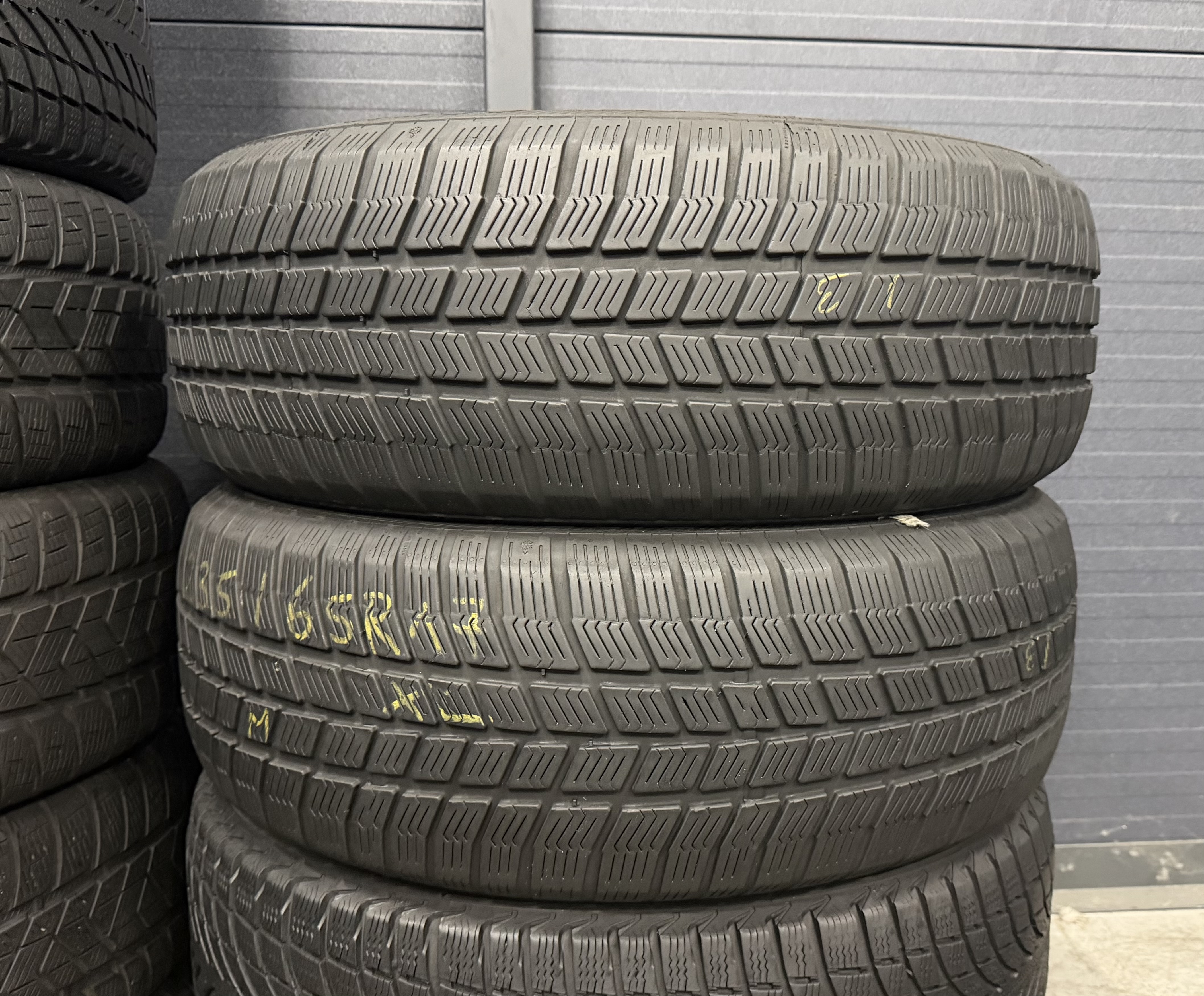 Шини б\у 235/65 R17