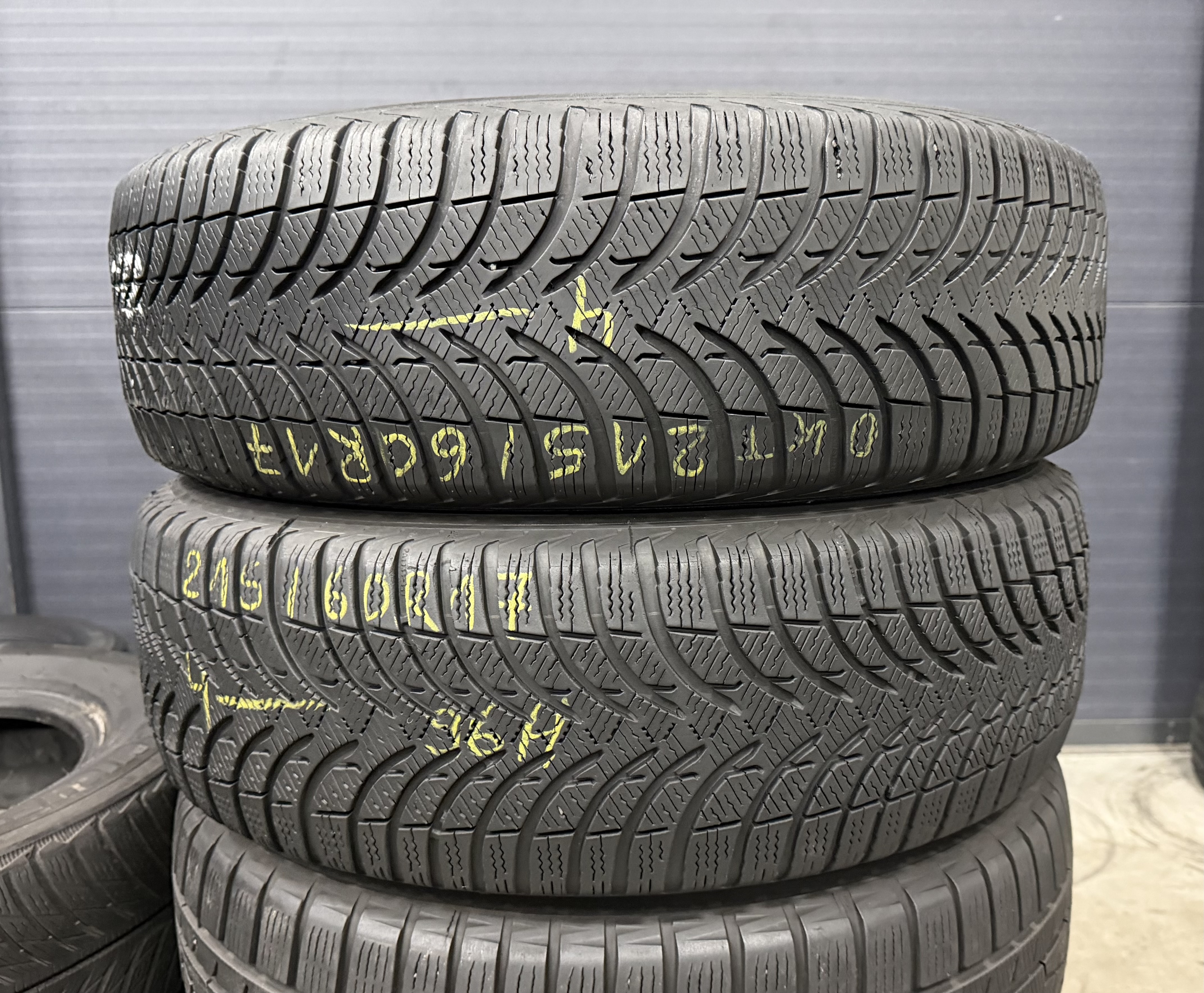 Шини б\у 215/60 R17