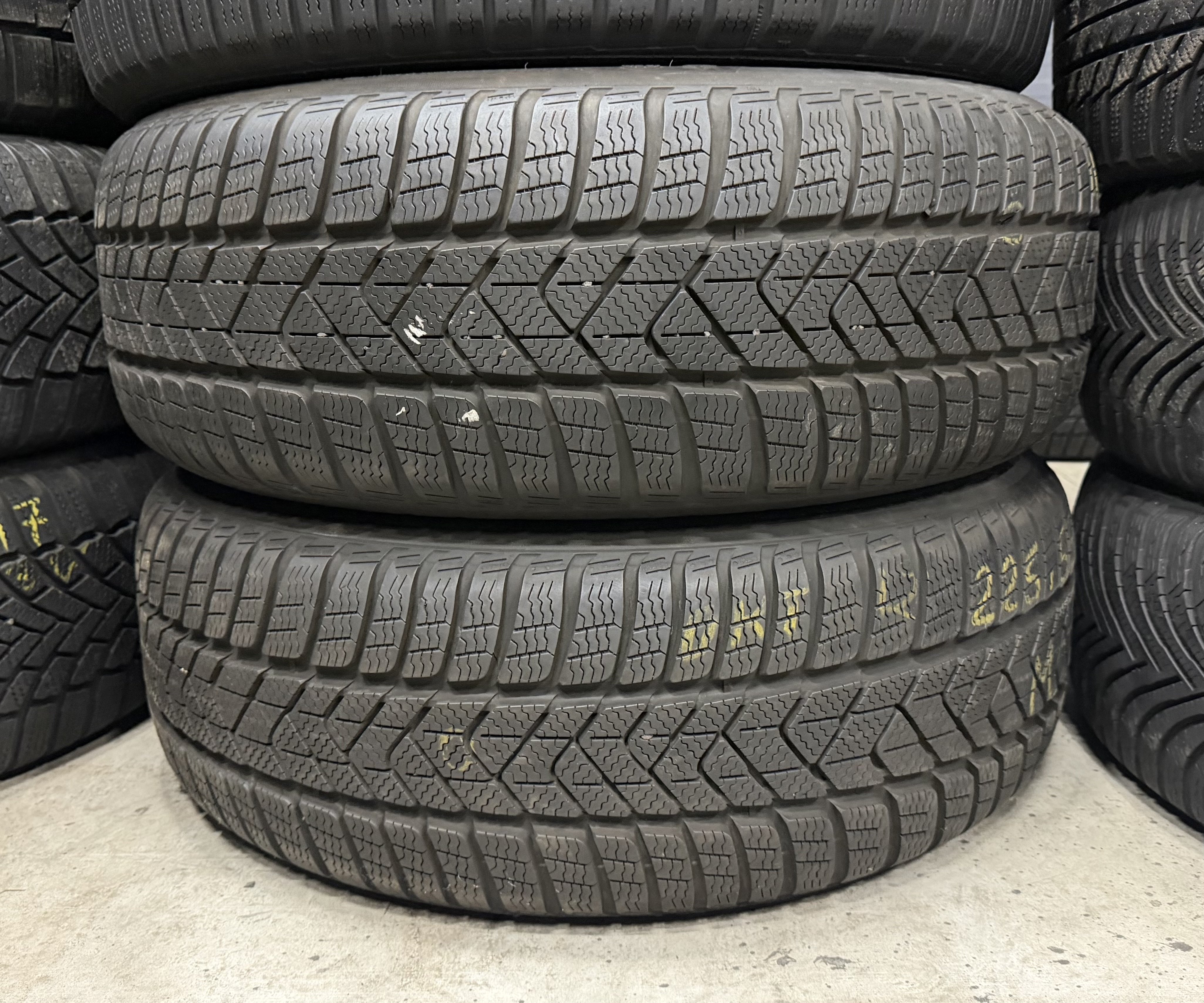 Шини б\у 225/55 R17