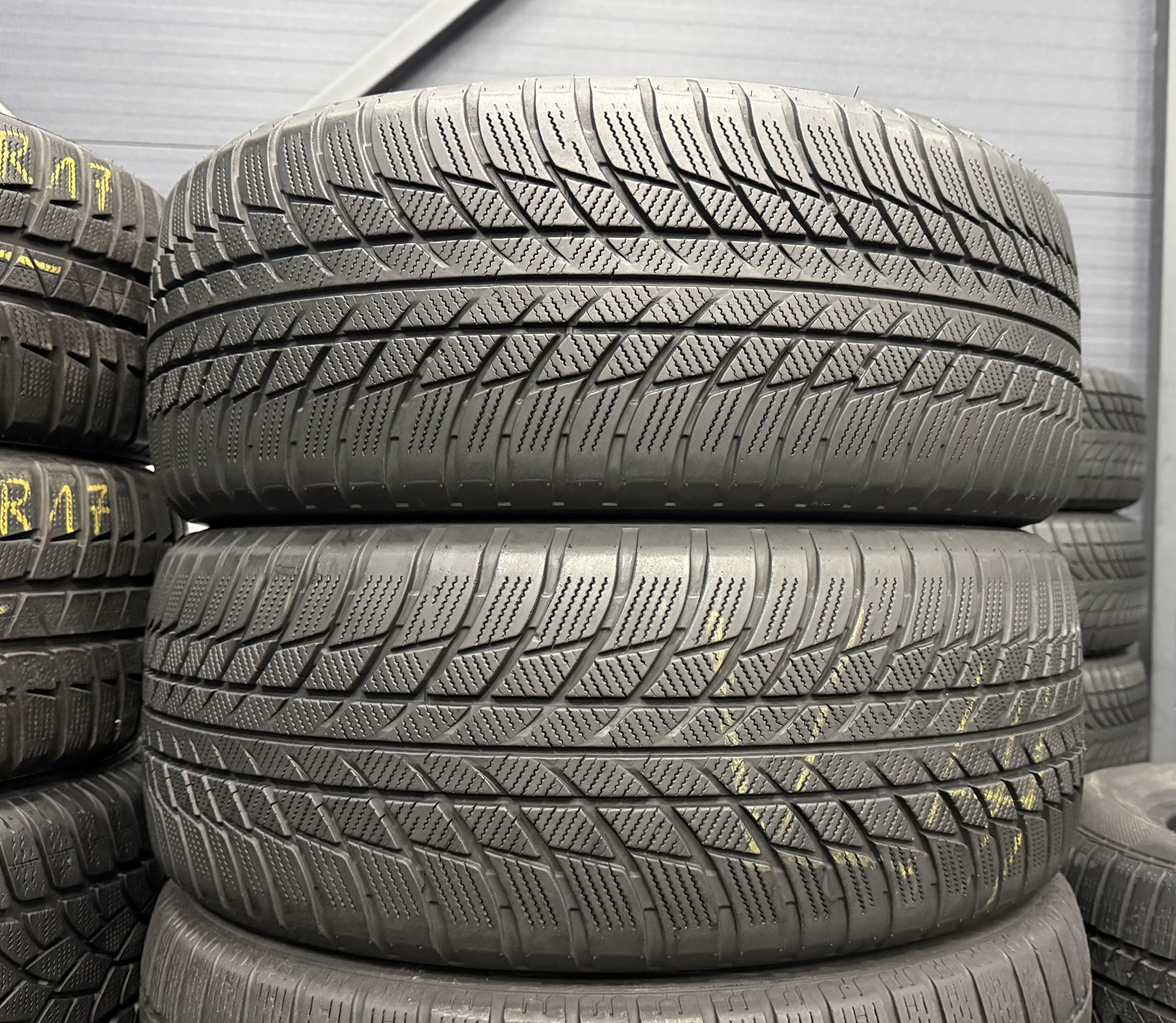 Шини б\у 225/55 R17