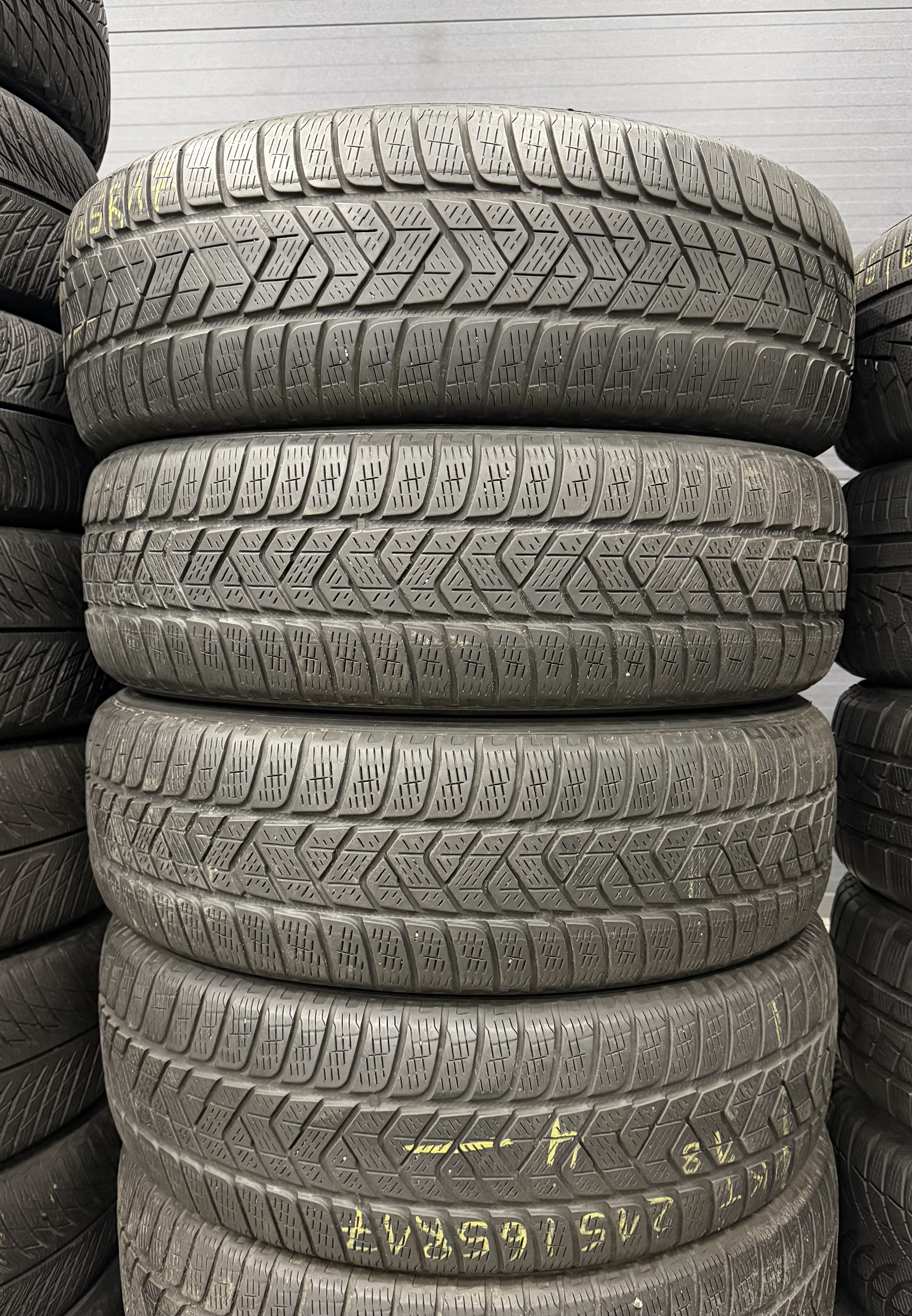 Шини б/в 215/65 R17