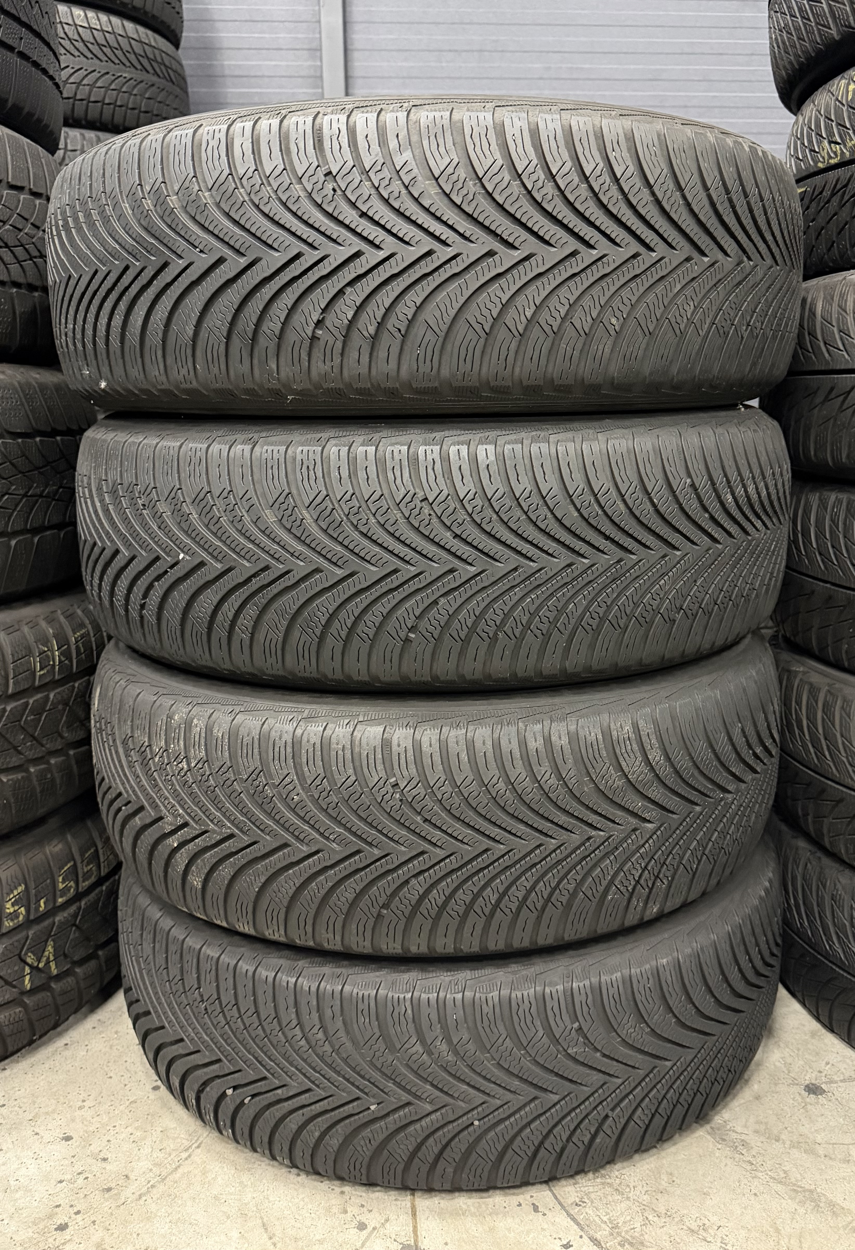 Шини б\у 215/65 R17