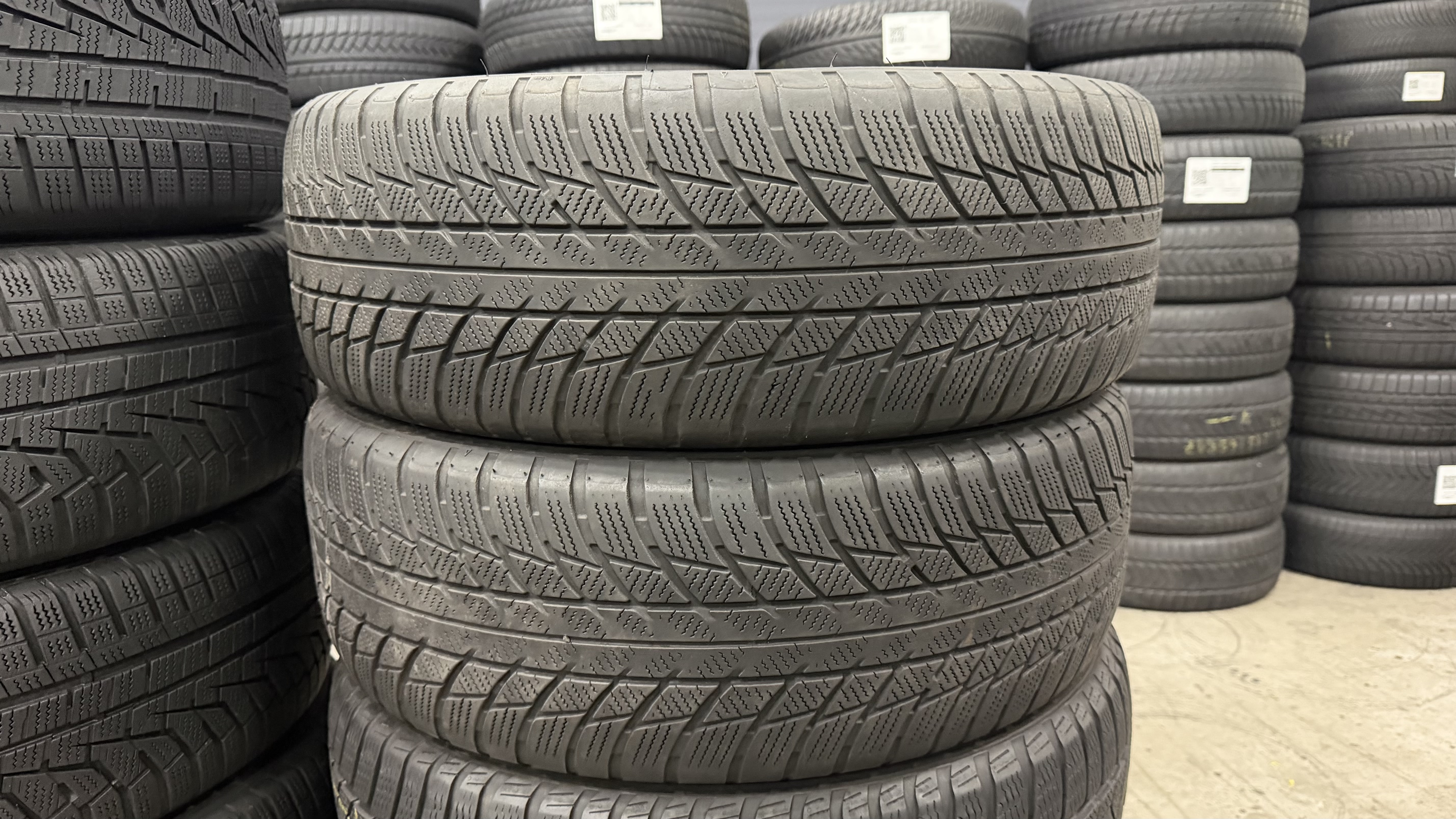 Шини б\у 205/60 R17
