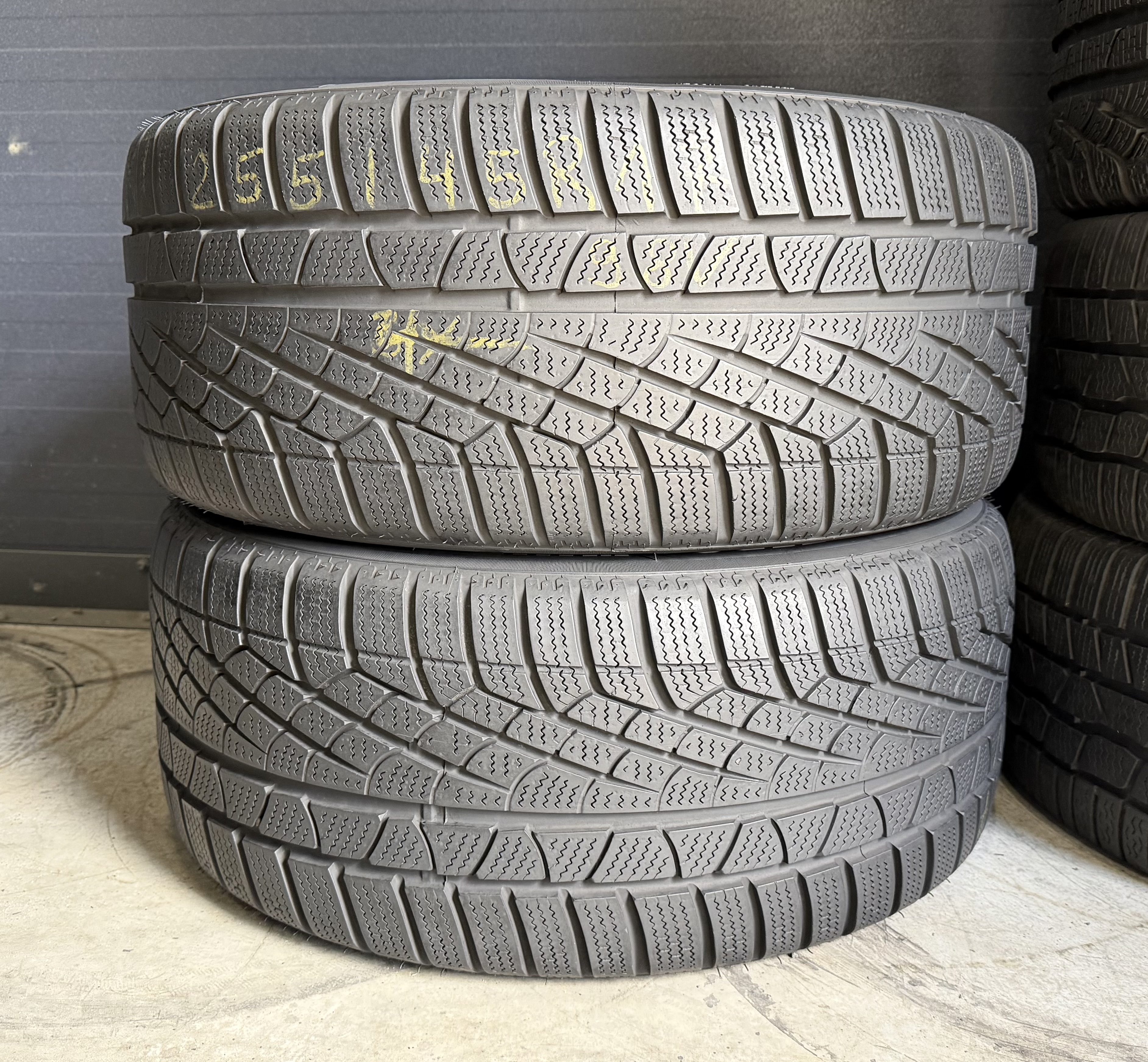 Шини б\у 255/45 R17