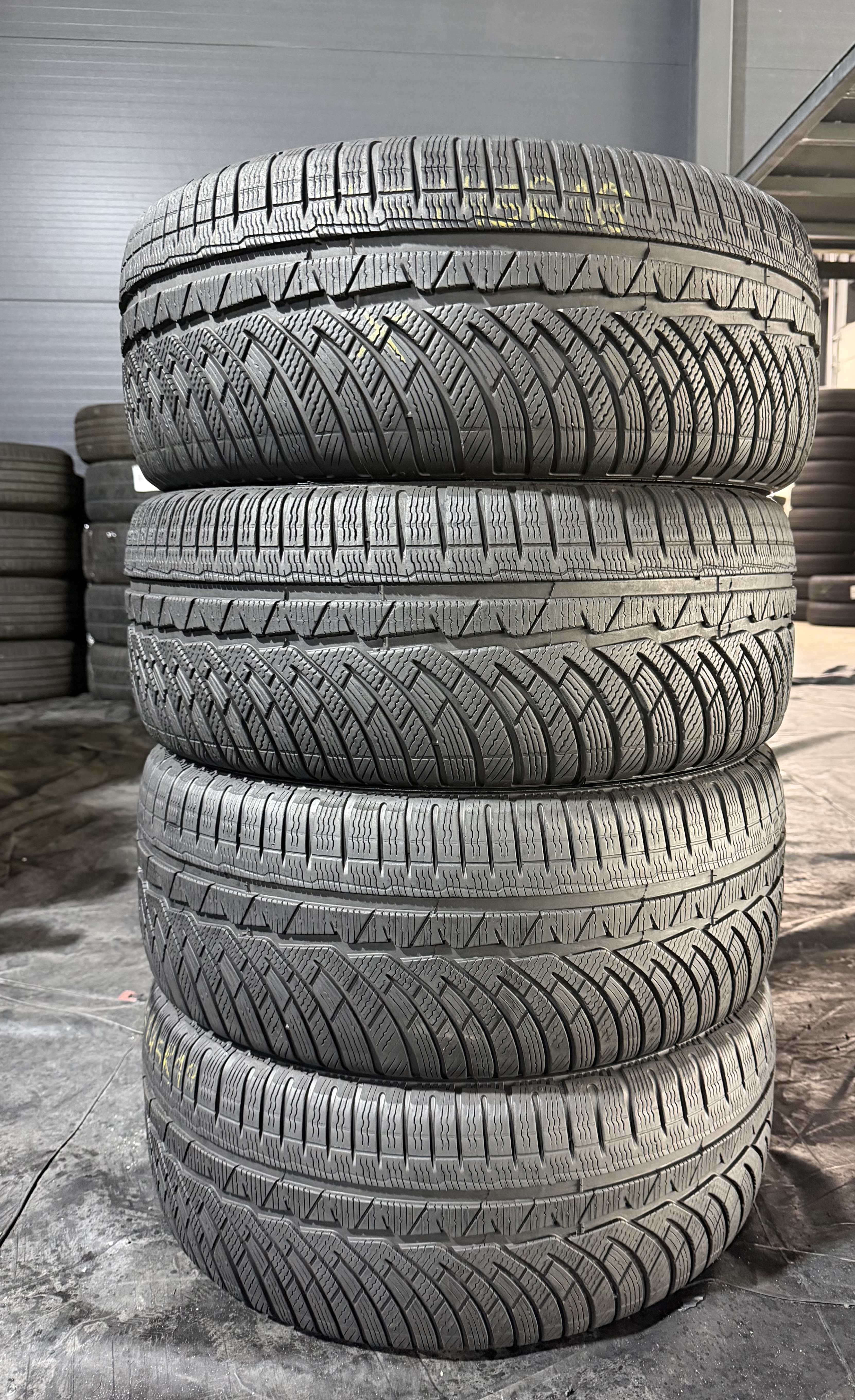 Шини б\у 245/45 R18