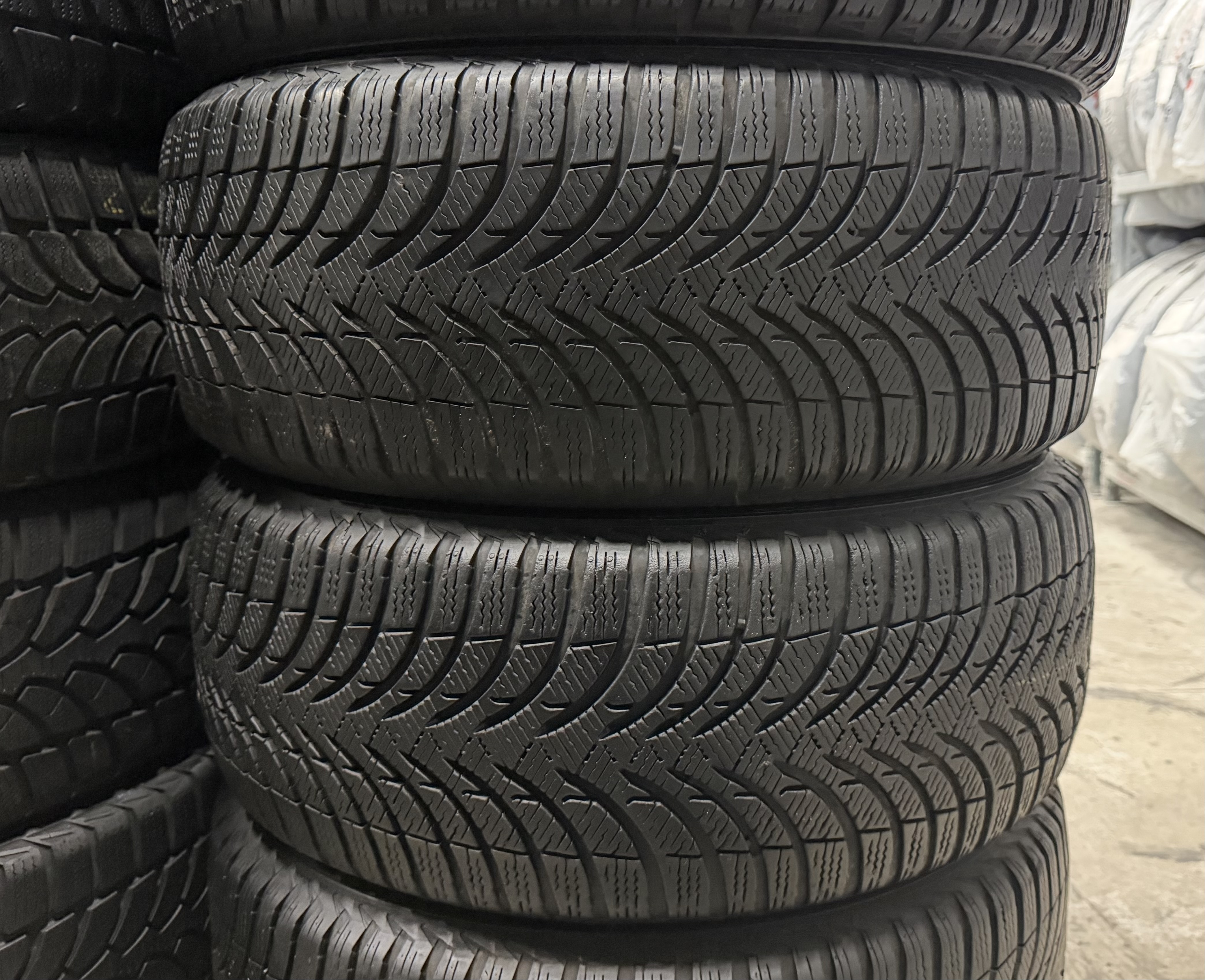 Шини б\у 225/50 R17