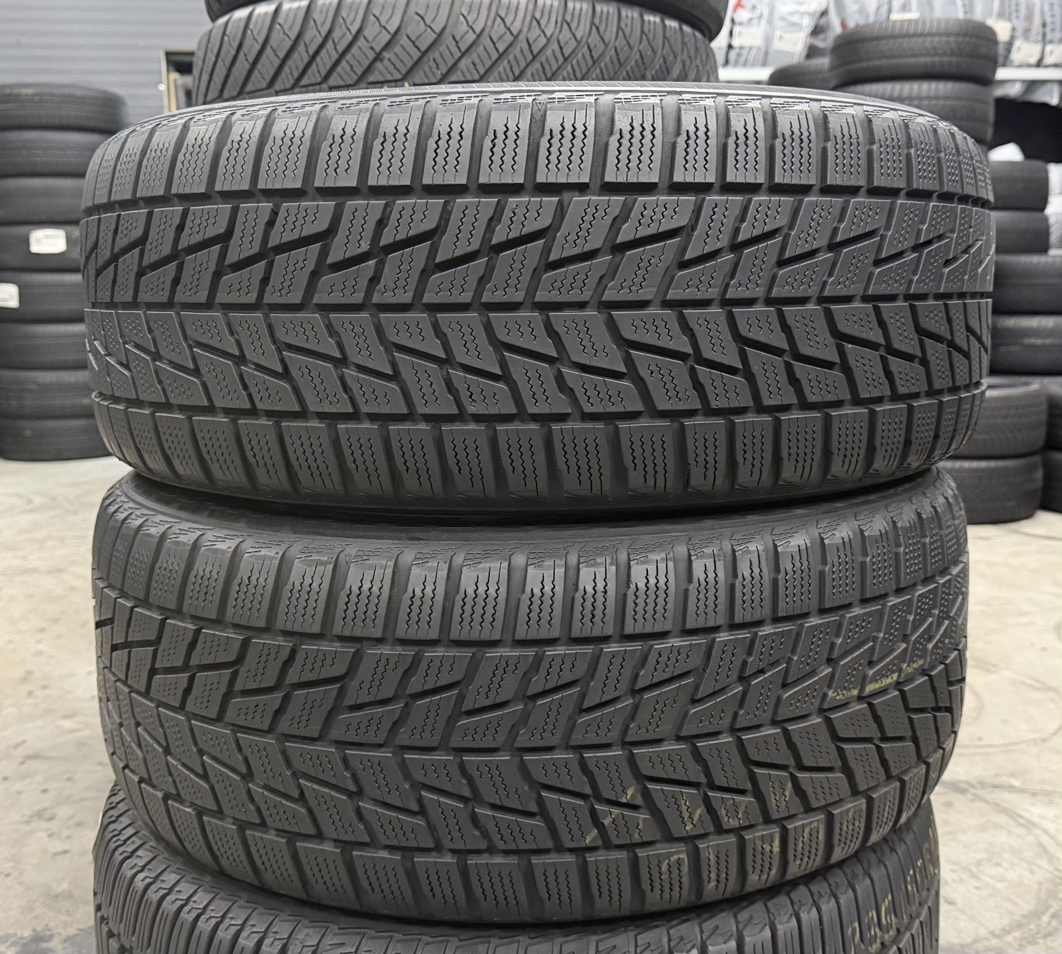 Шини б\у 235/50 R18