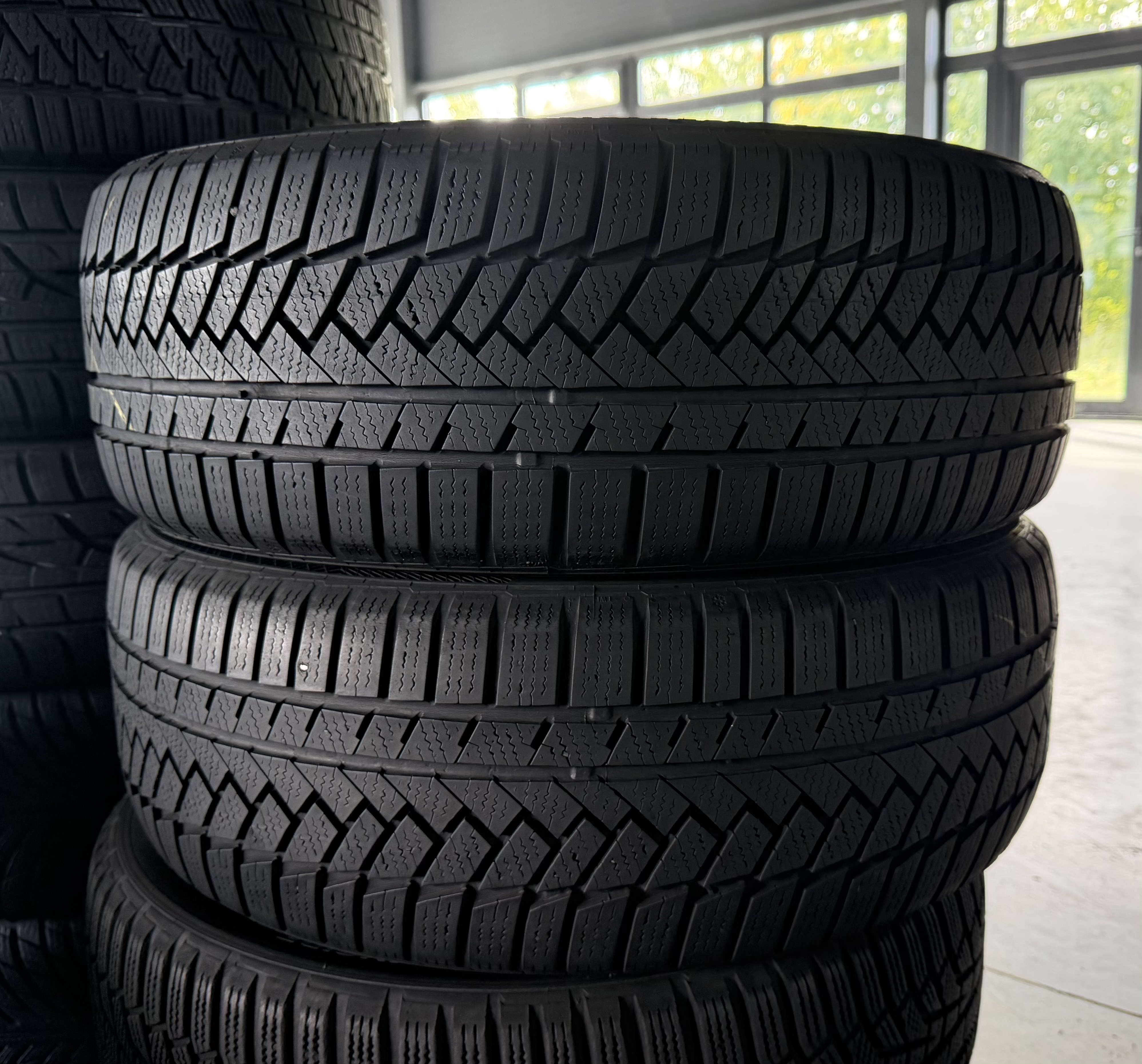 Шини б\у 215/55 R17