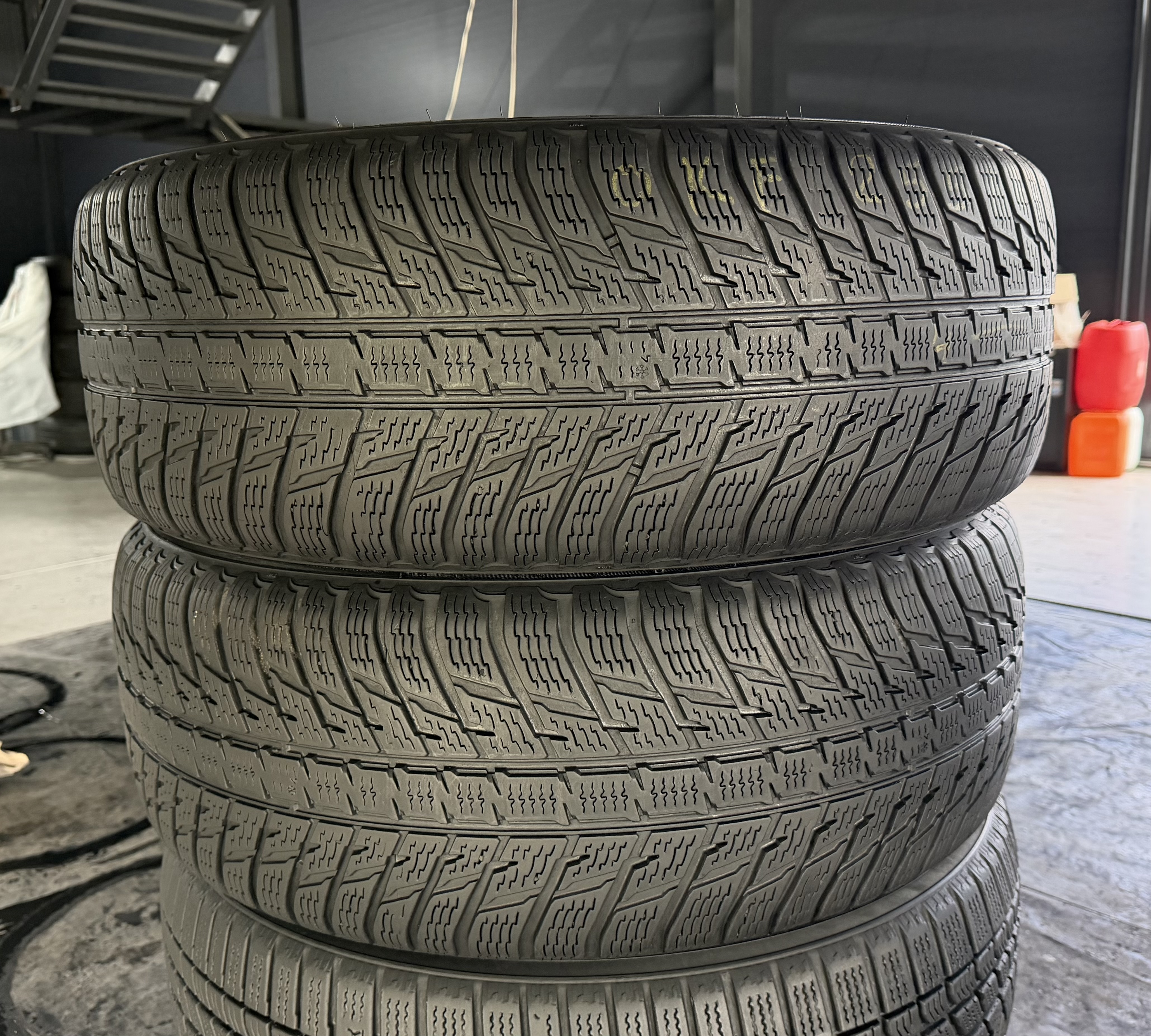 Шини б\у 255/65 R17