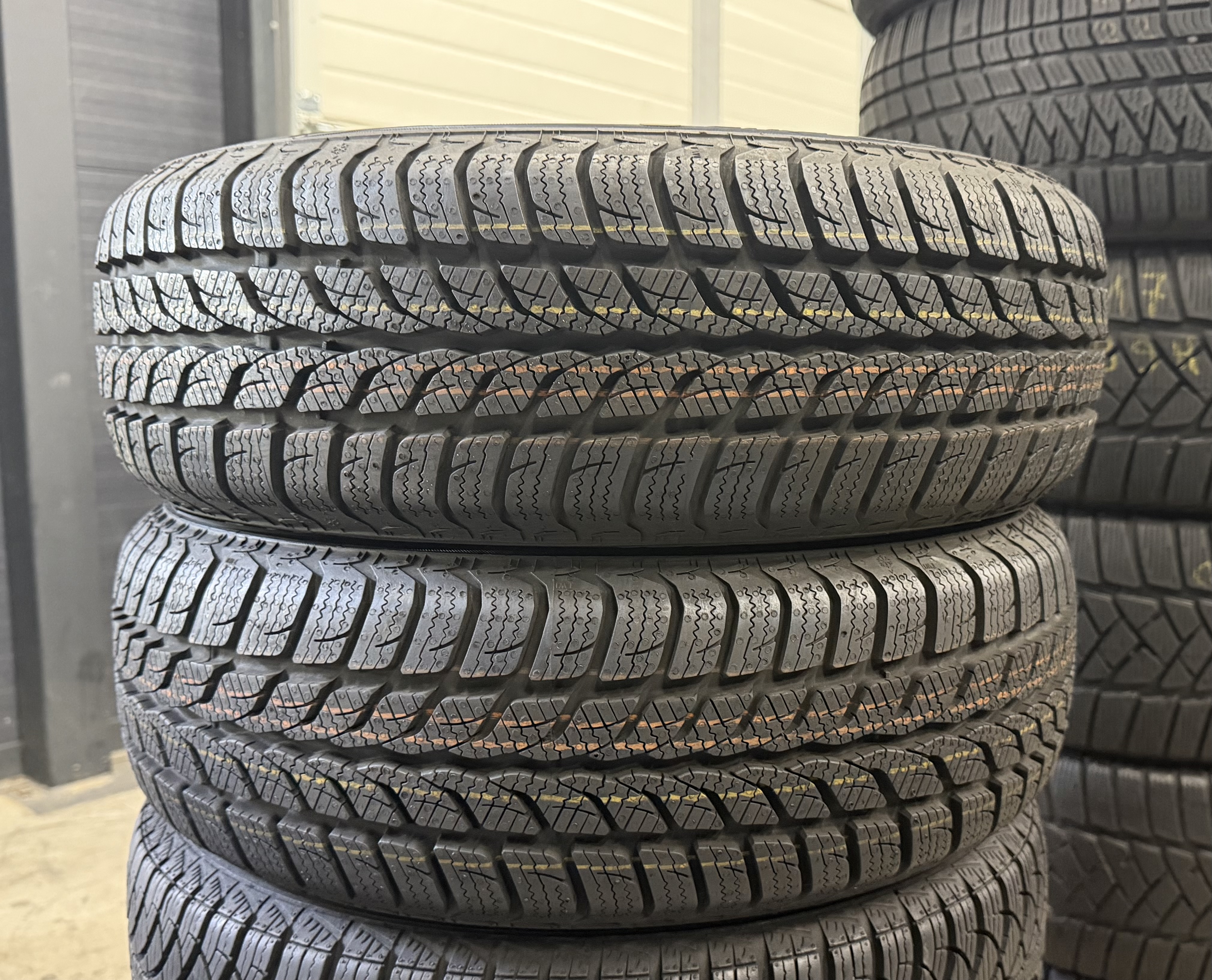 Шини б\у 165/60 R14