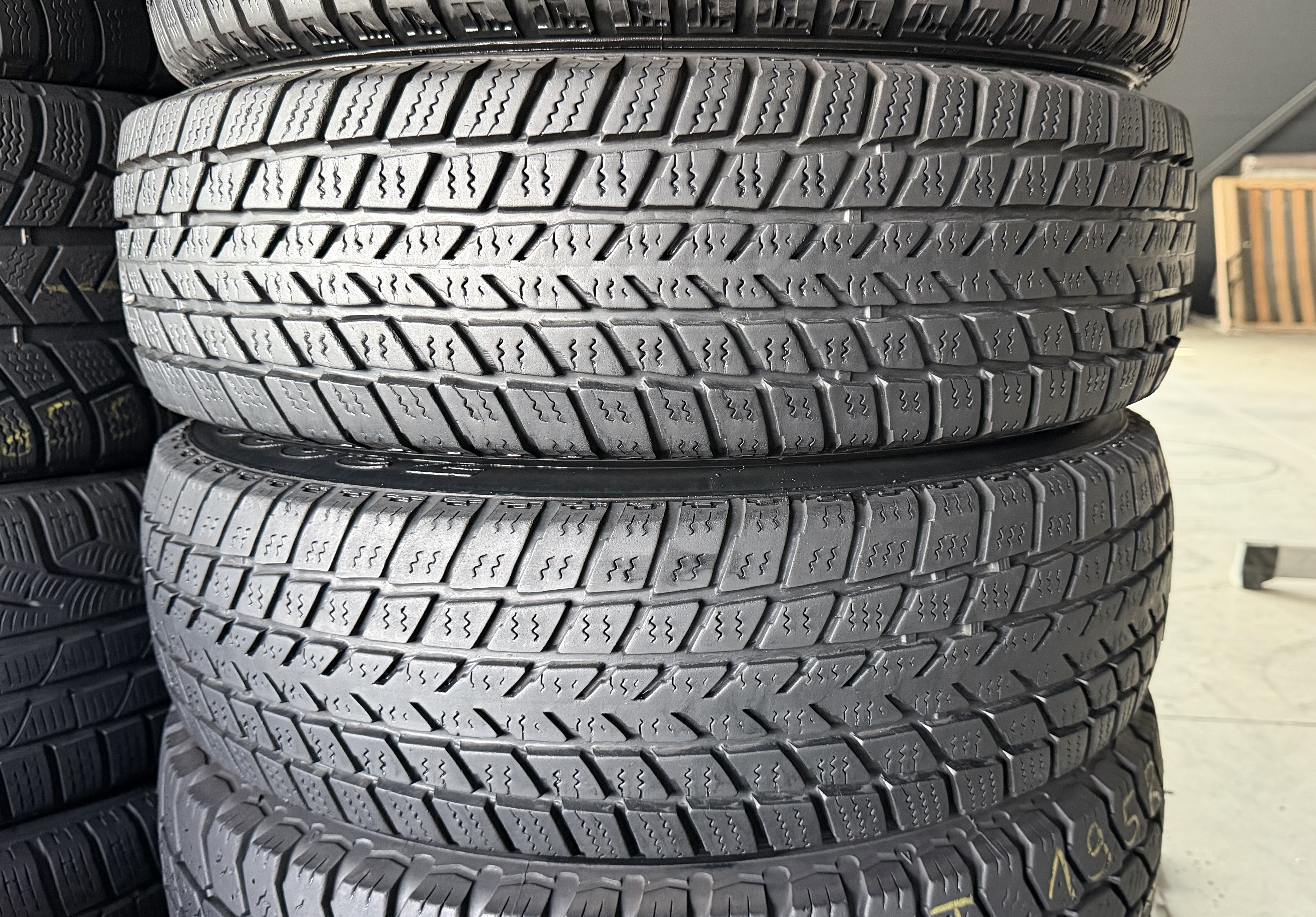 Шини б\у 185/75 R14C