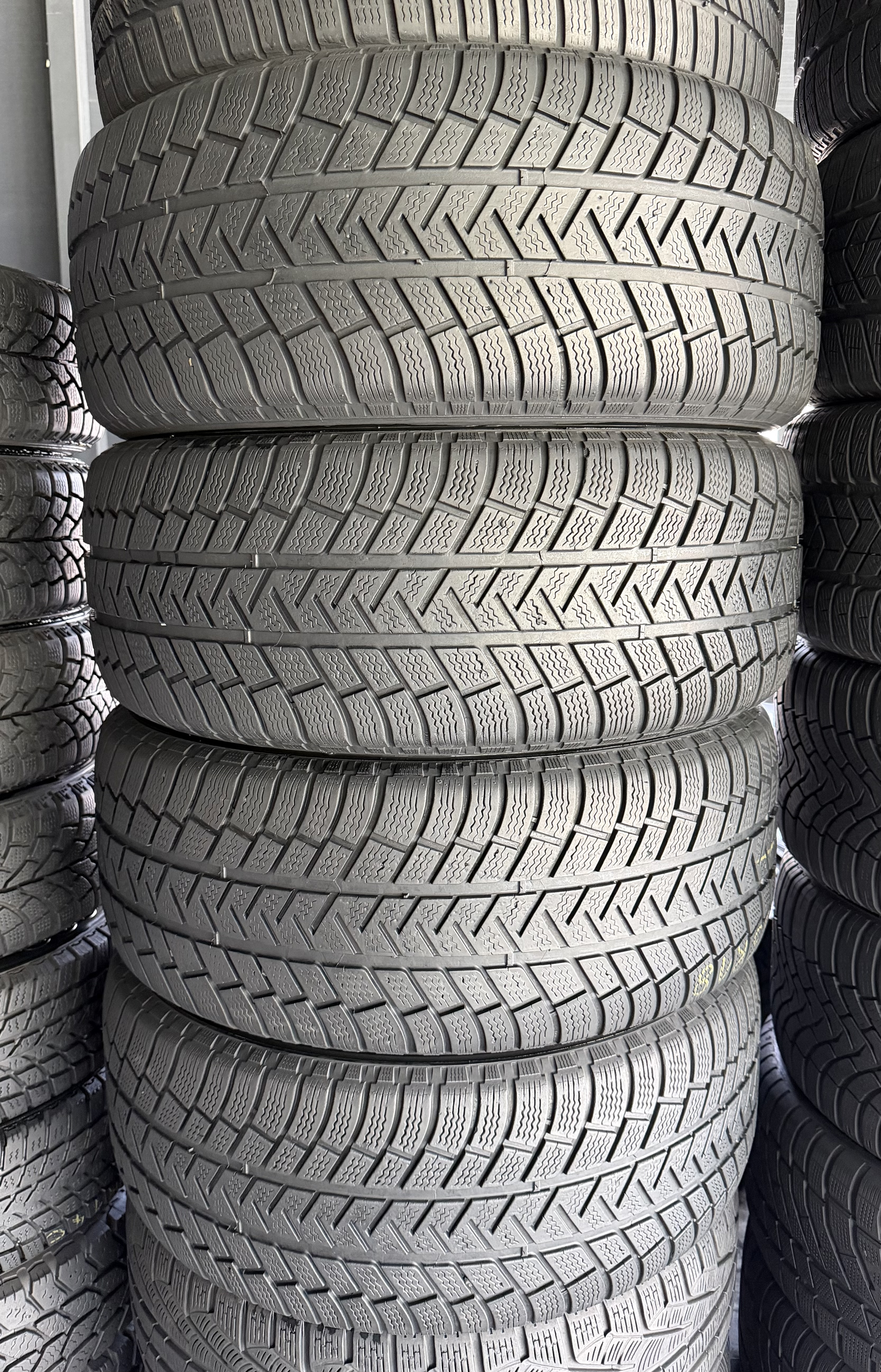 Шини б\у 255/55 R18