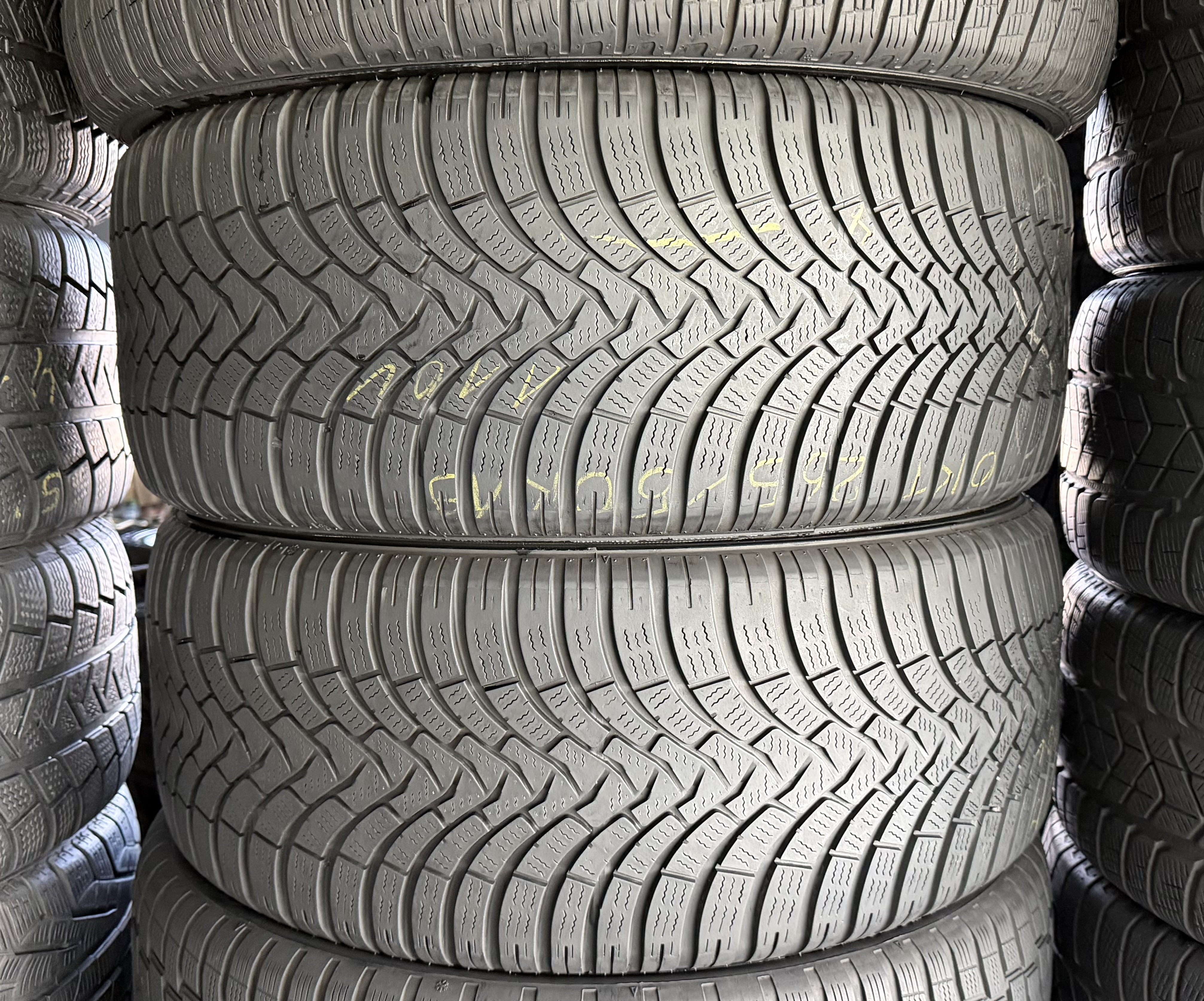 Шини б\у 265/50 R19