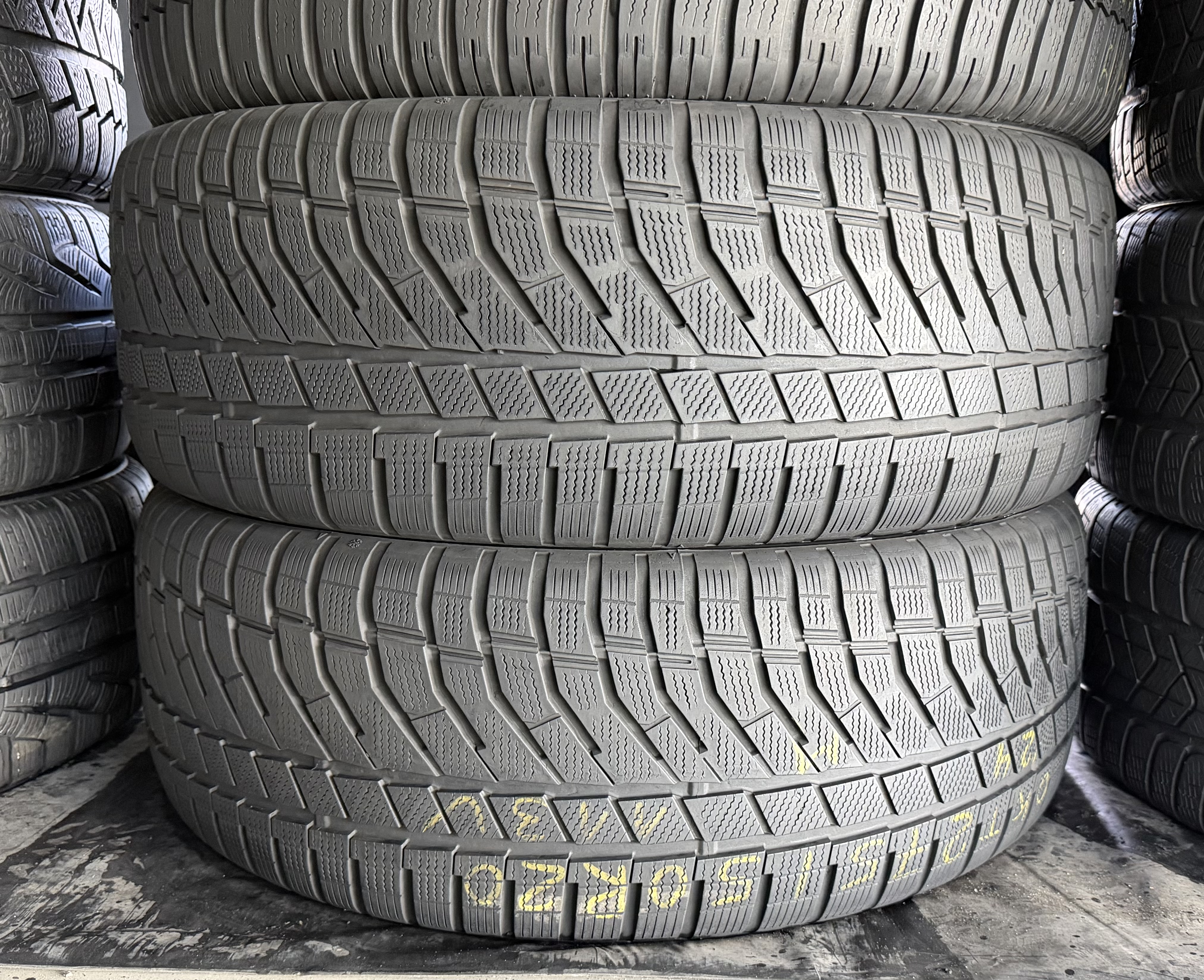 Шини б\у 275/50 R20