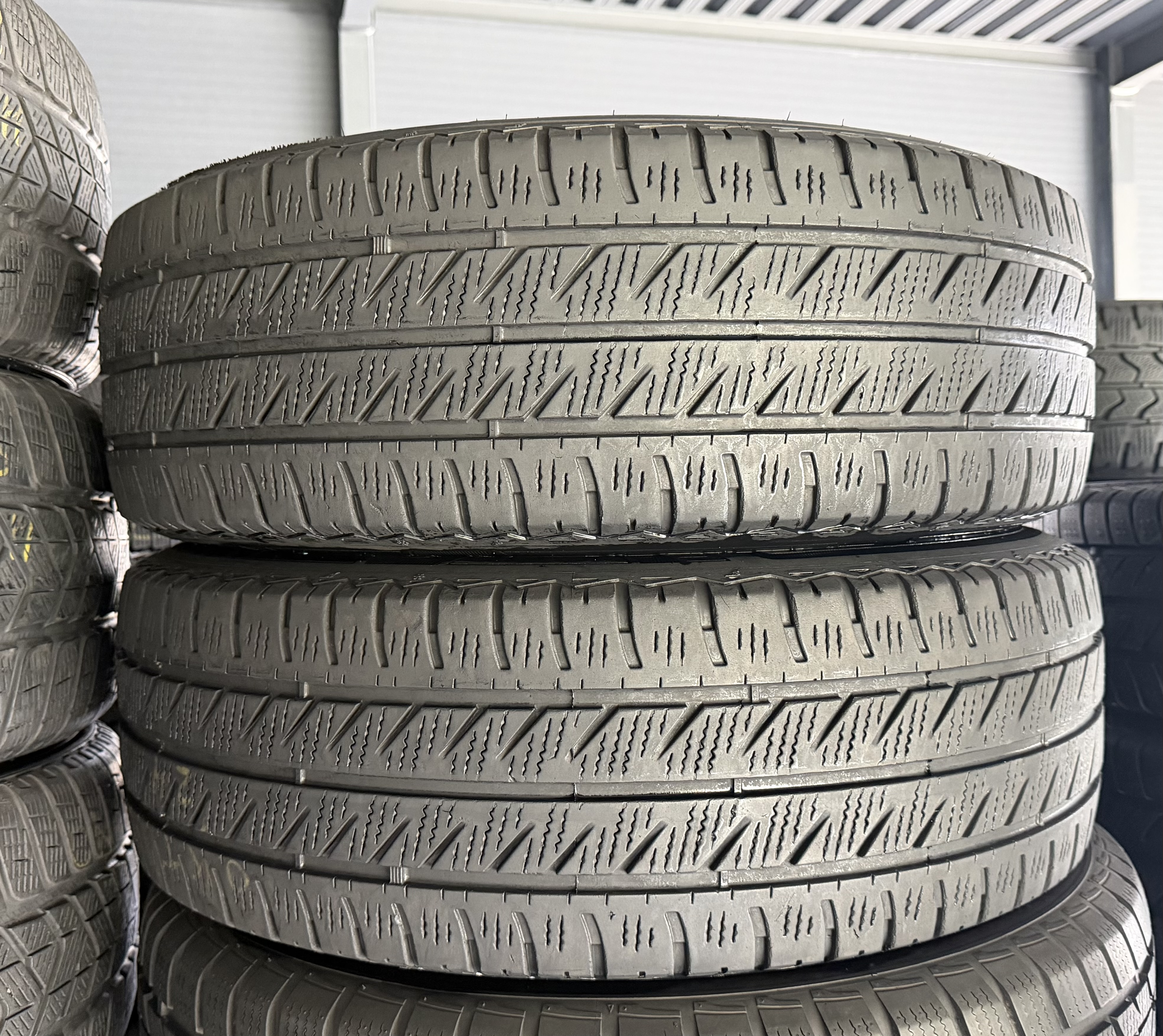 Шини б\у 215/65 R16C
