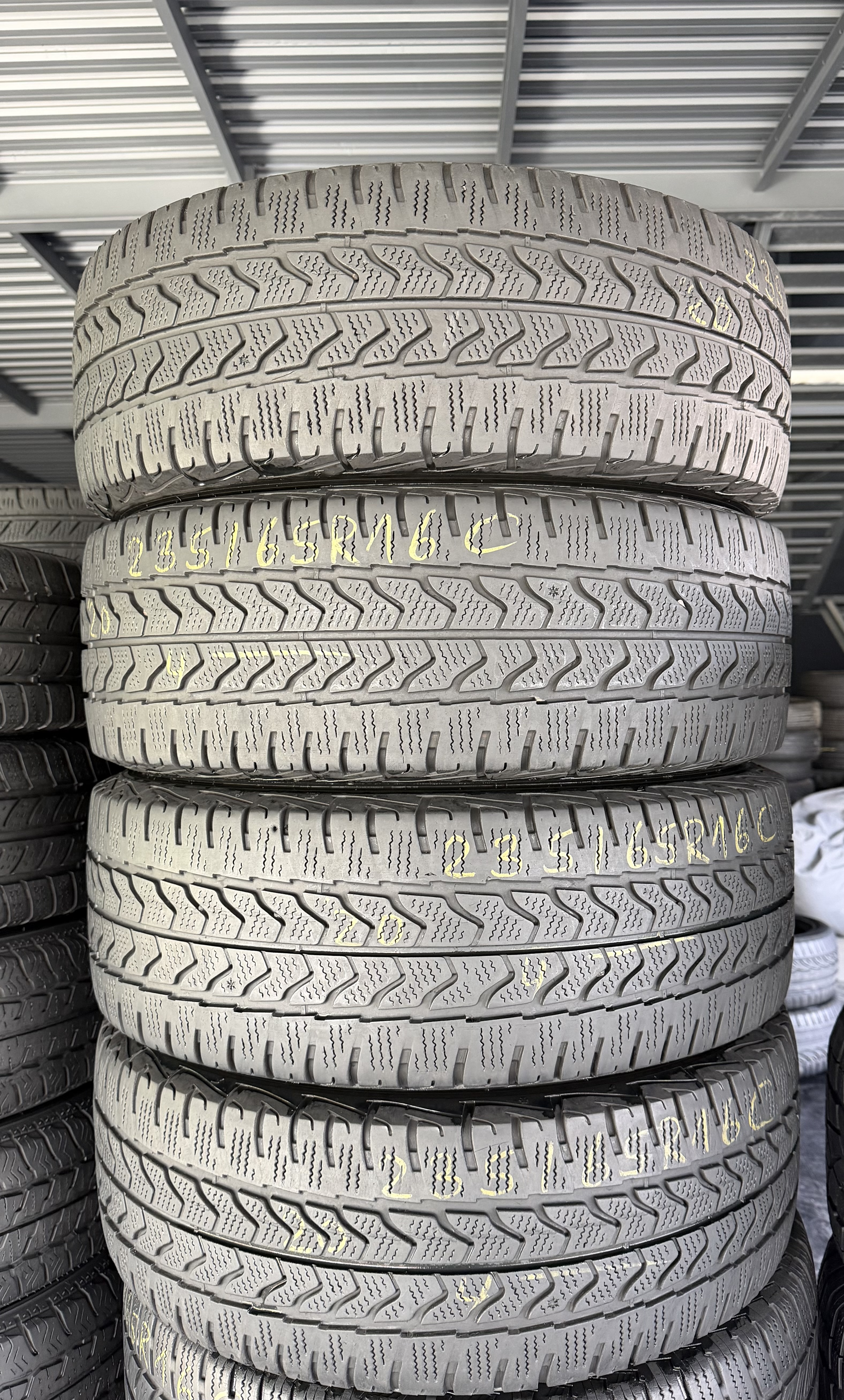 Шини б\у 235/65 R16C