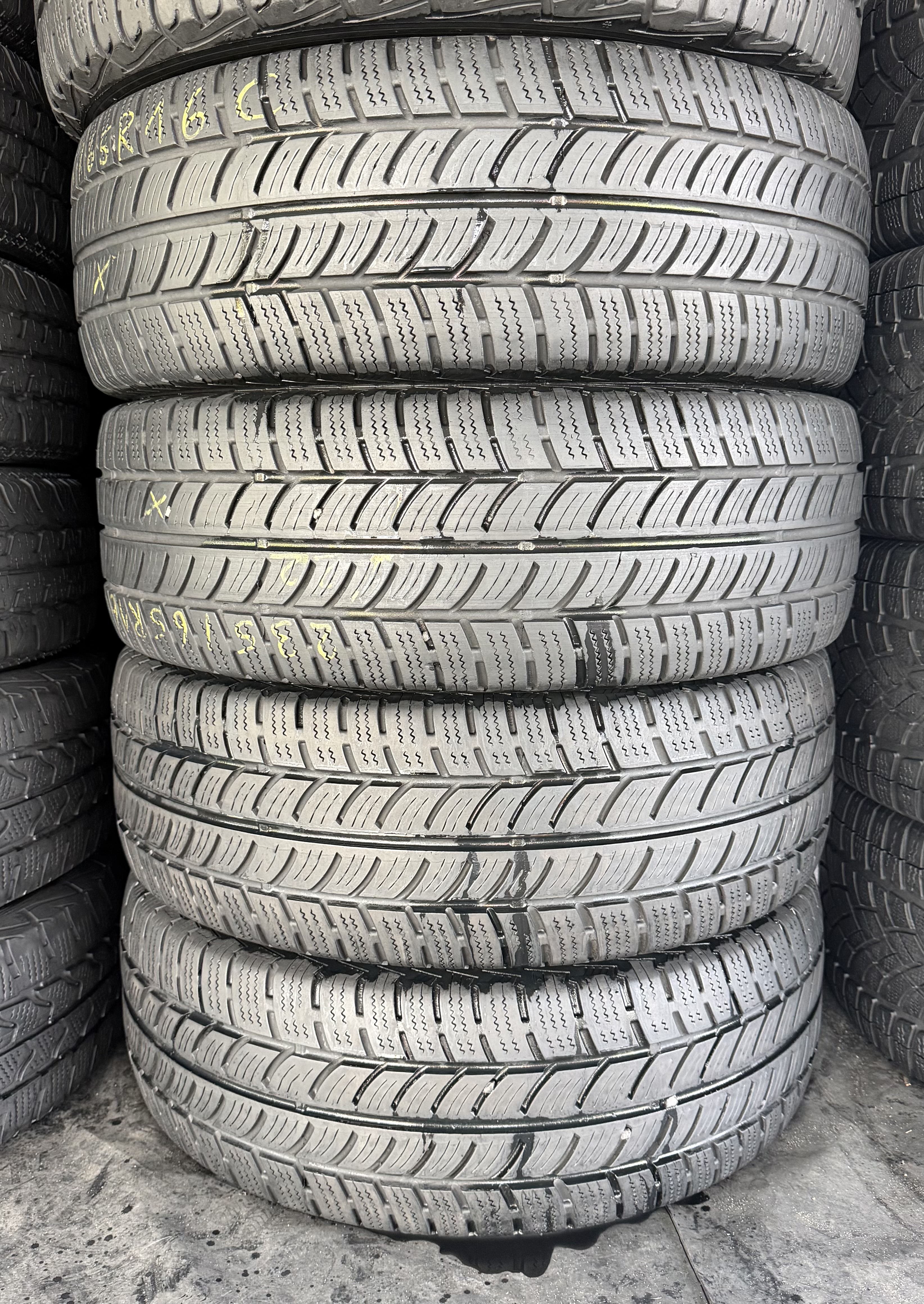 Шини б\у 235/65 R16C