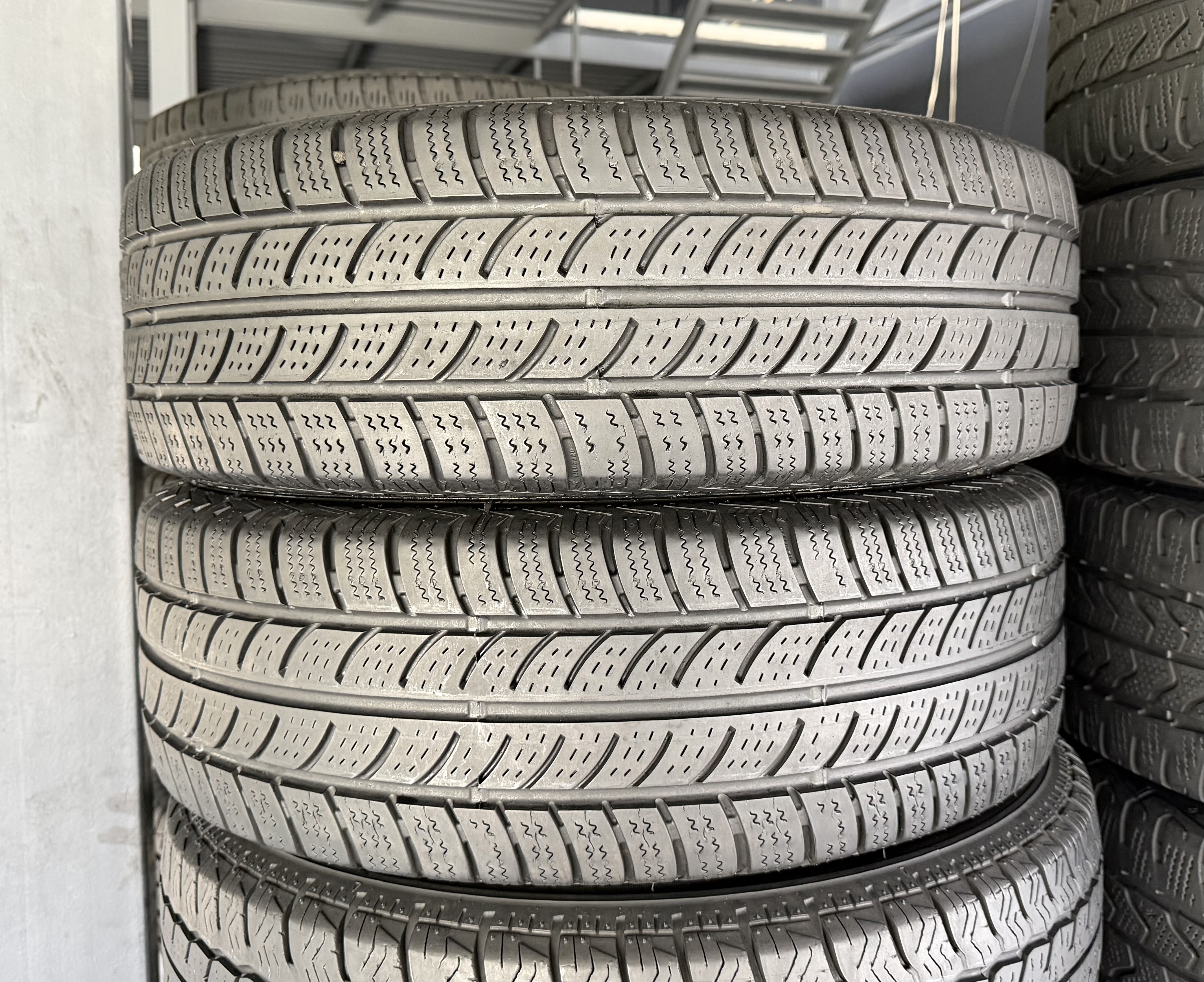 Шини б\у 205/65 R16C