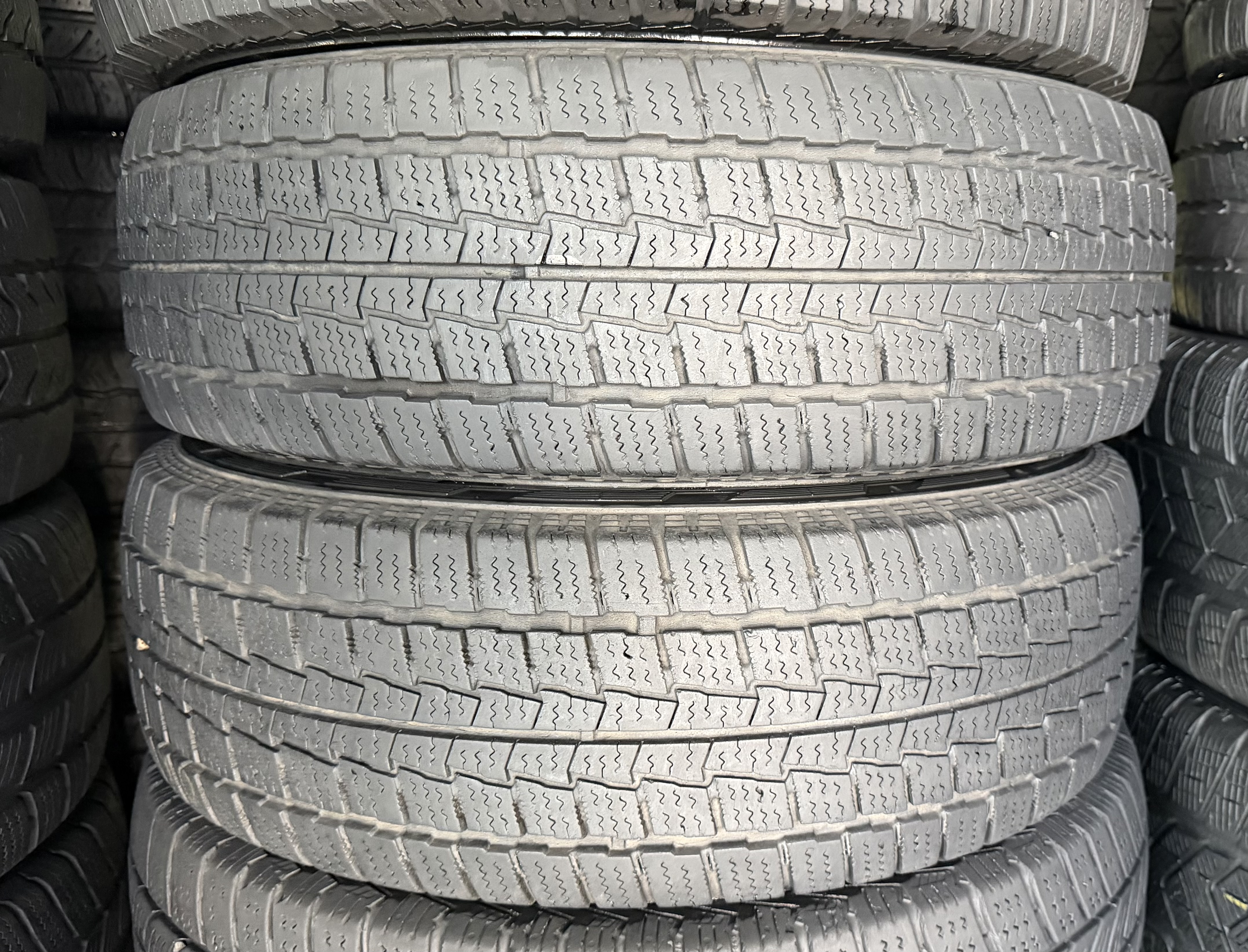 Шини б\у 205/70 R15C