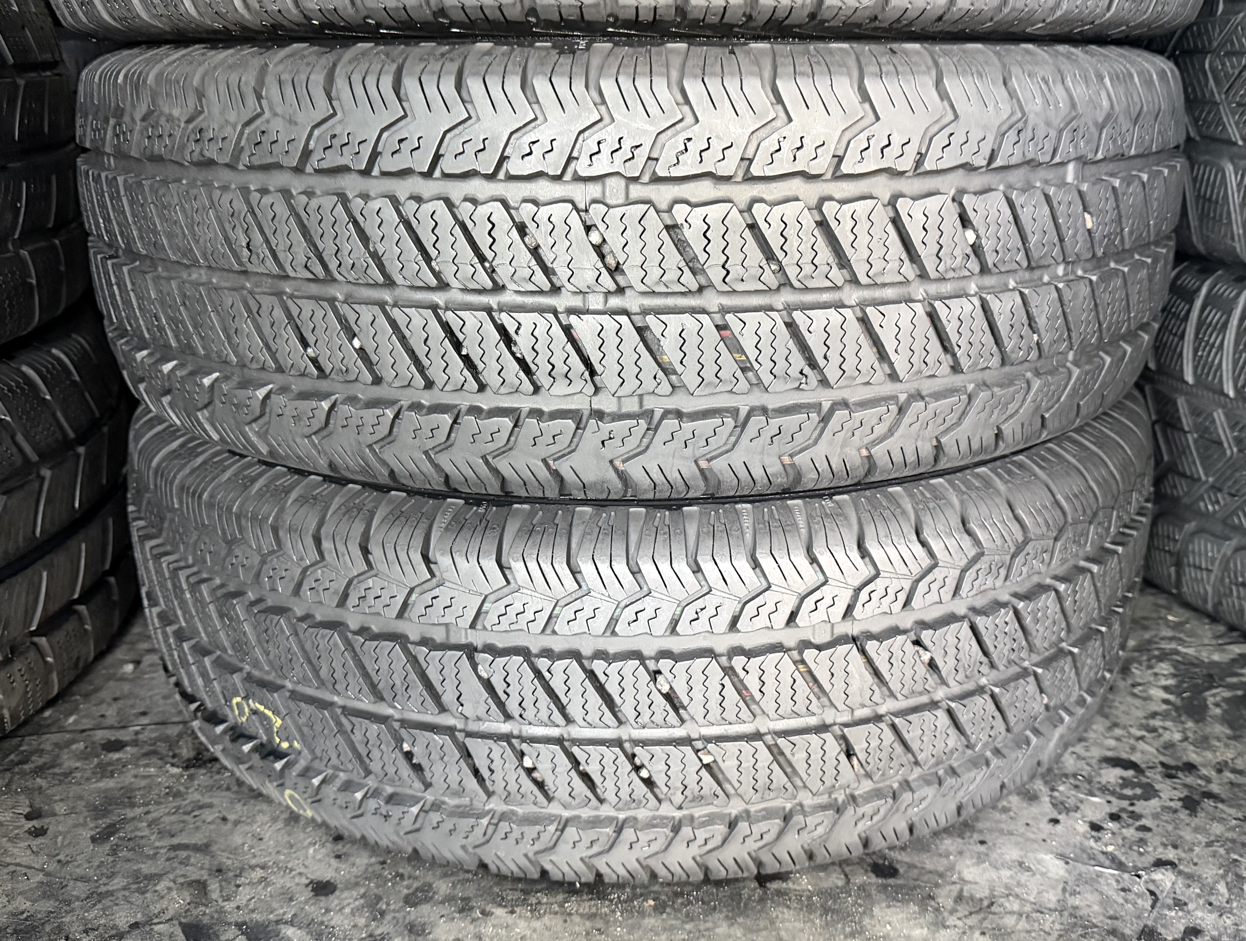 Шини б\у 205/65 R16C