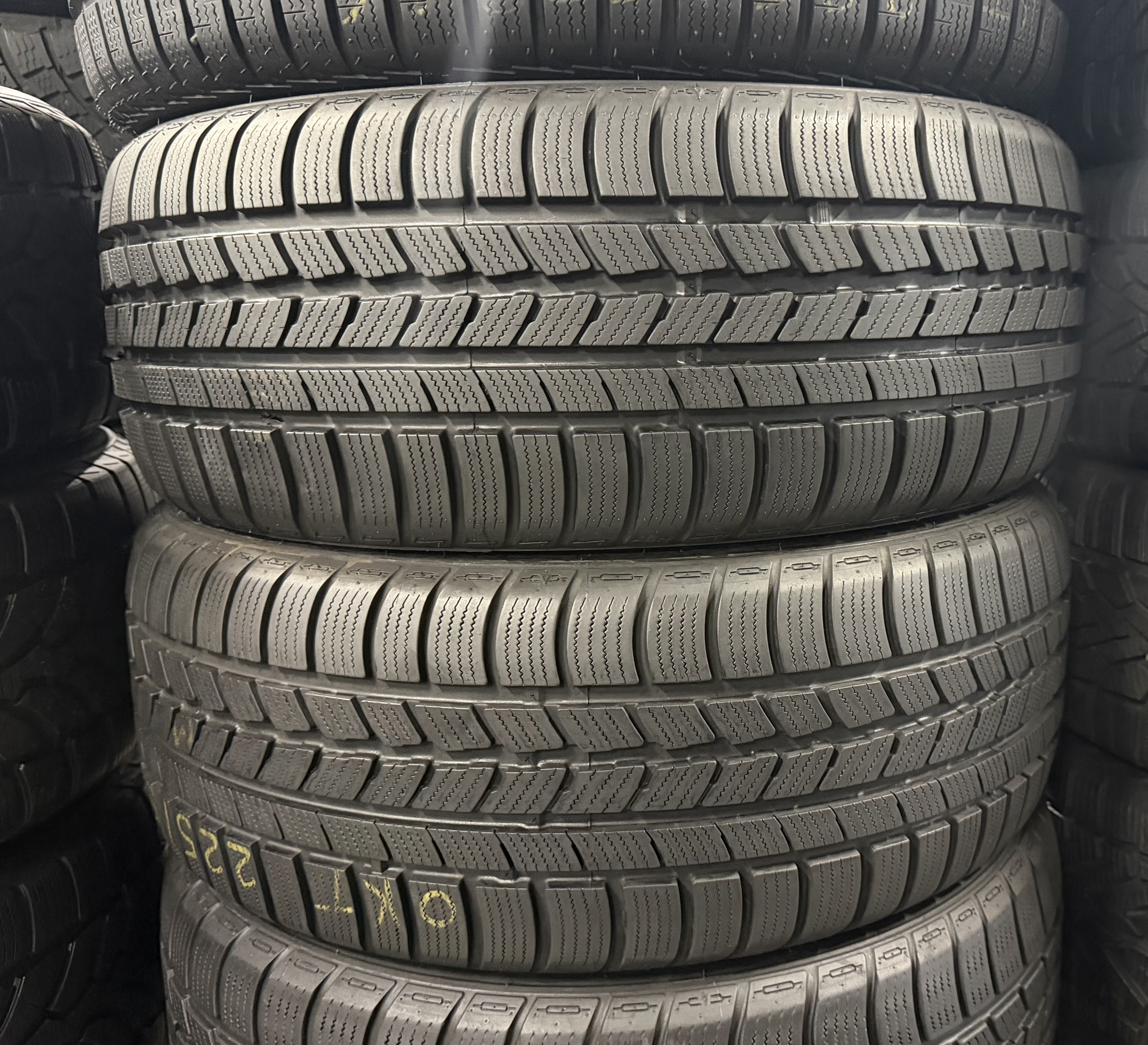 Шини б\у 225/55 R16