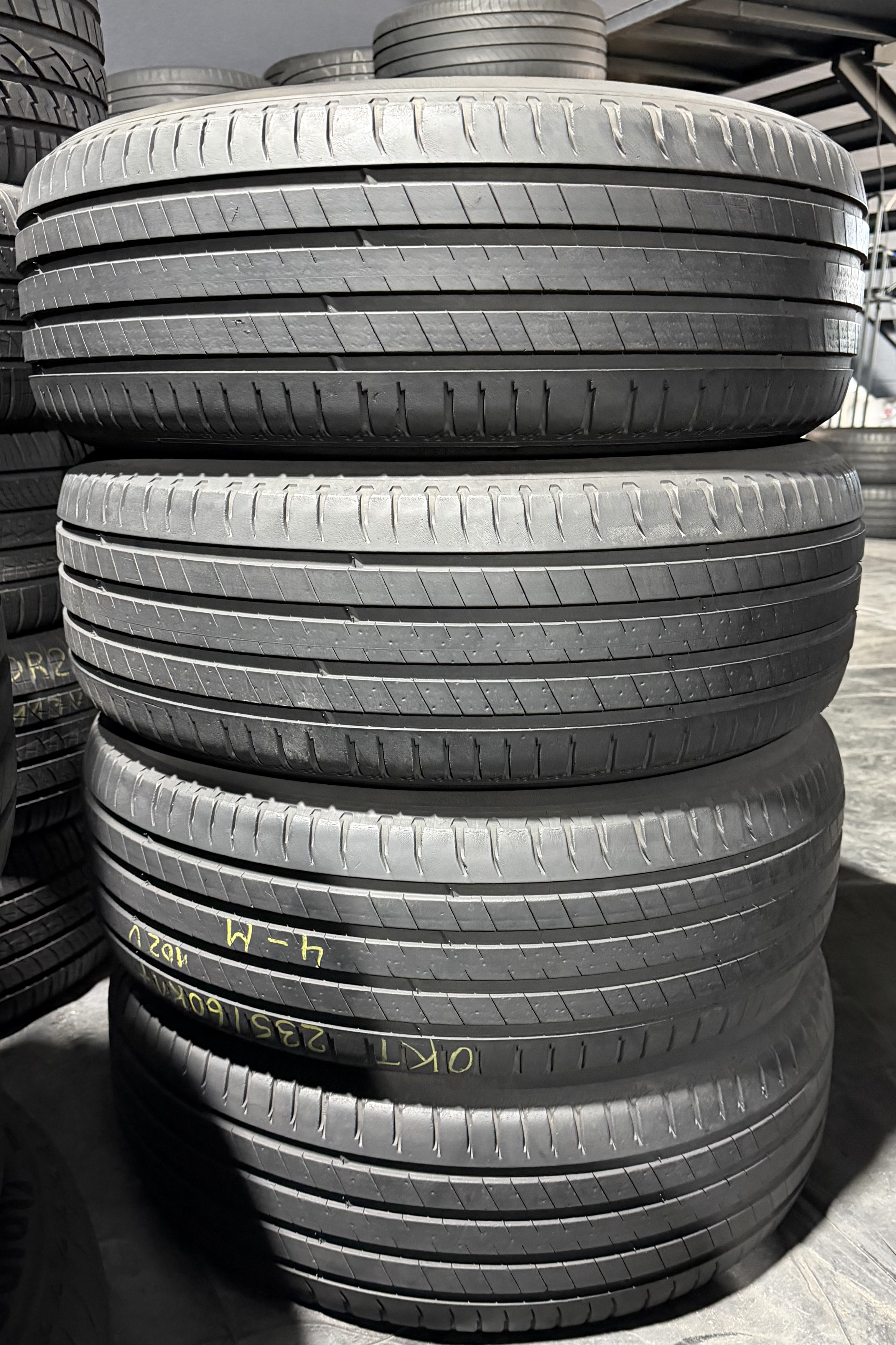 Шини б\у 235/60 R17