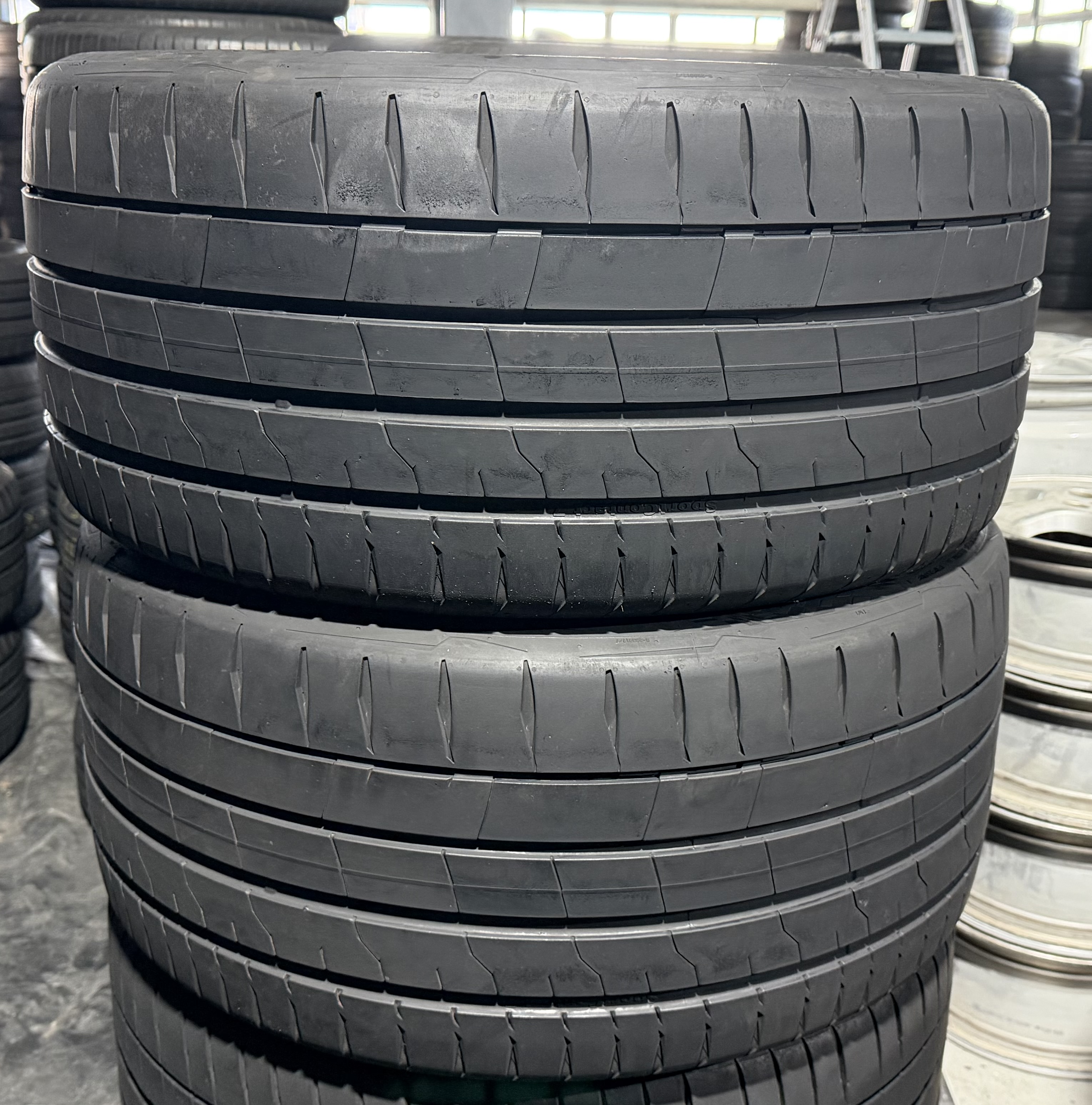 Шини б\у 285/40 R20