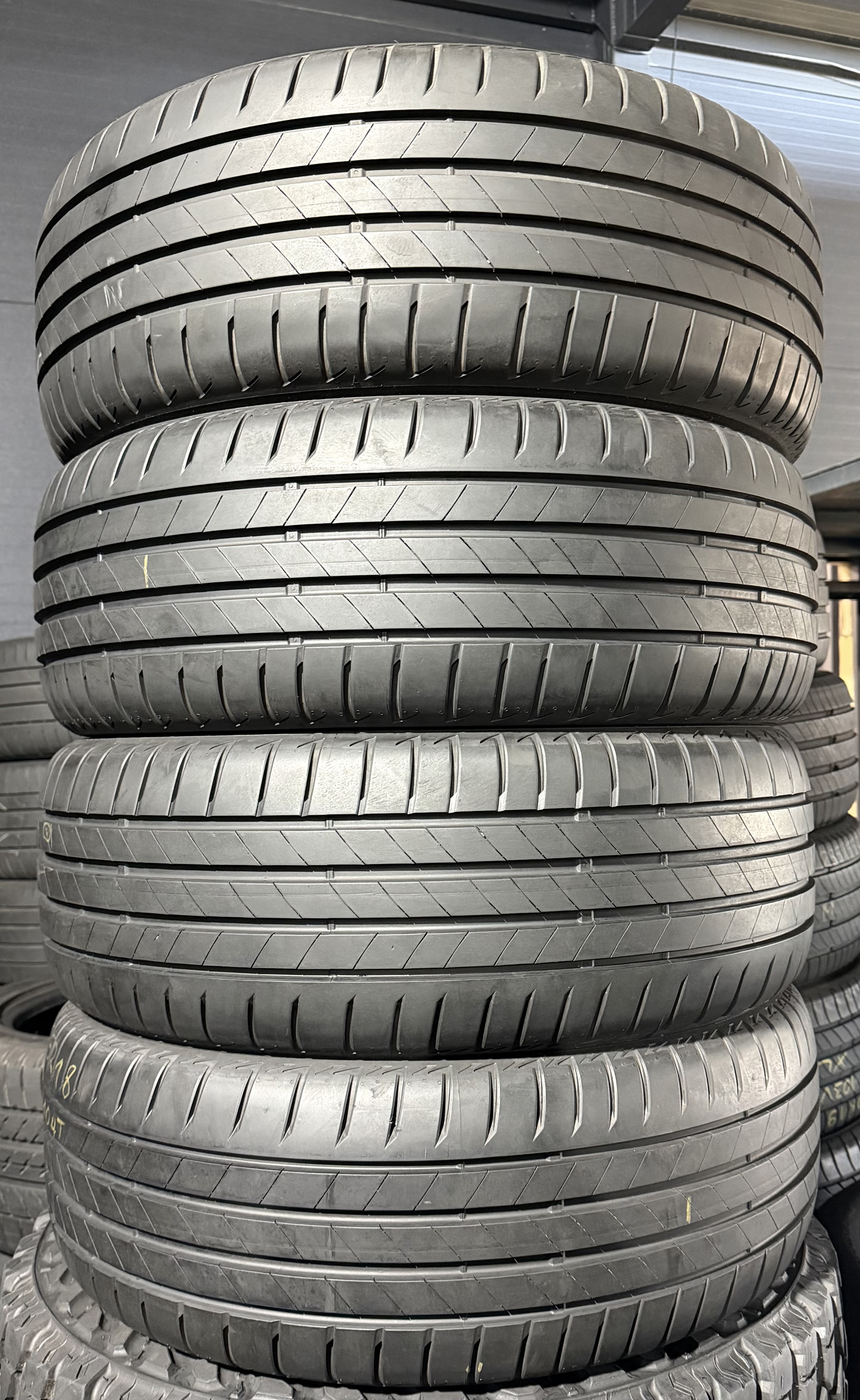 Шини б\у 235/55 R18