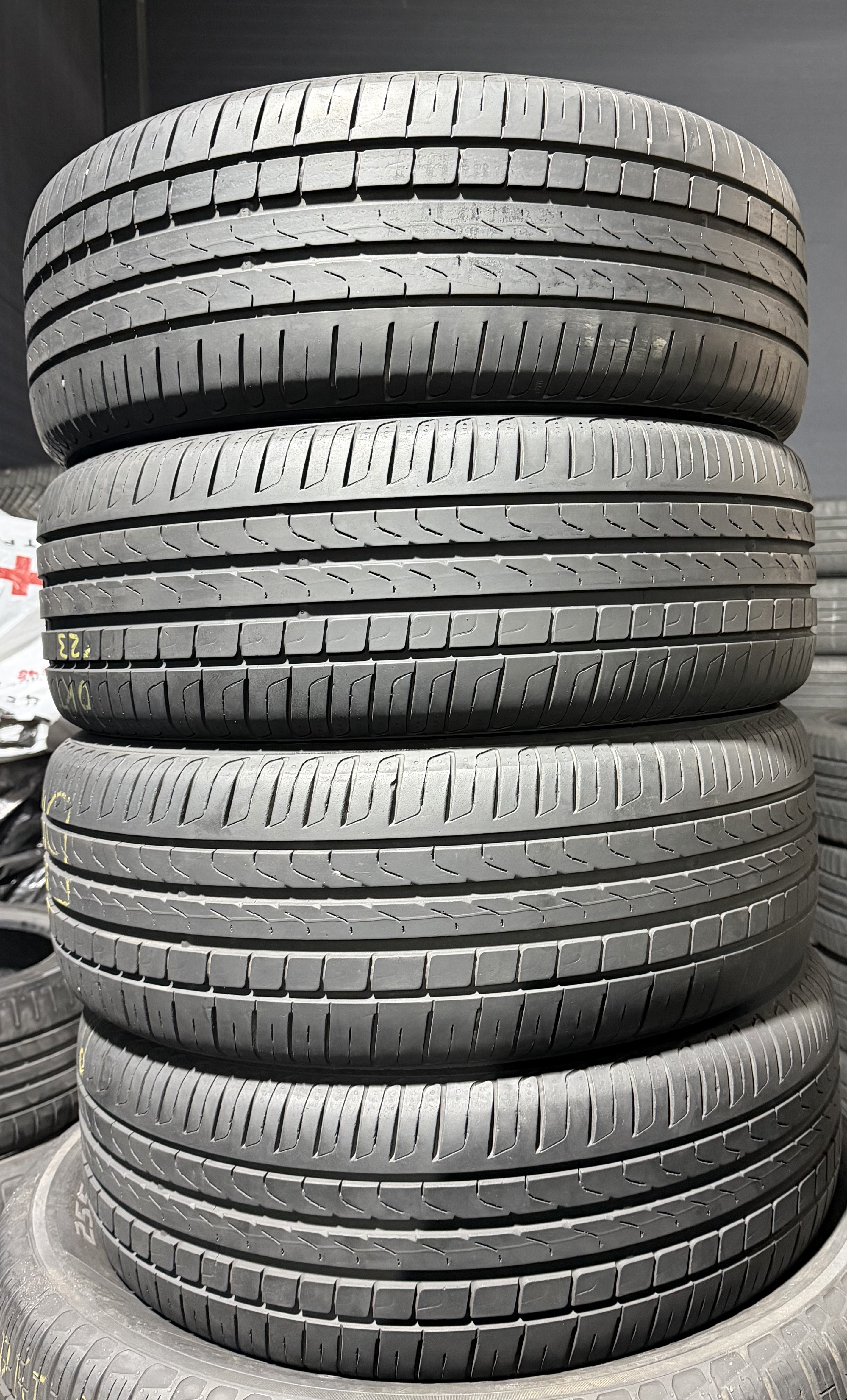 Шини б\у 215/55 R17