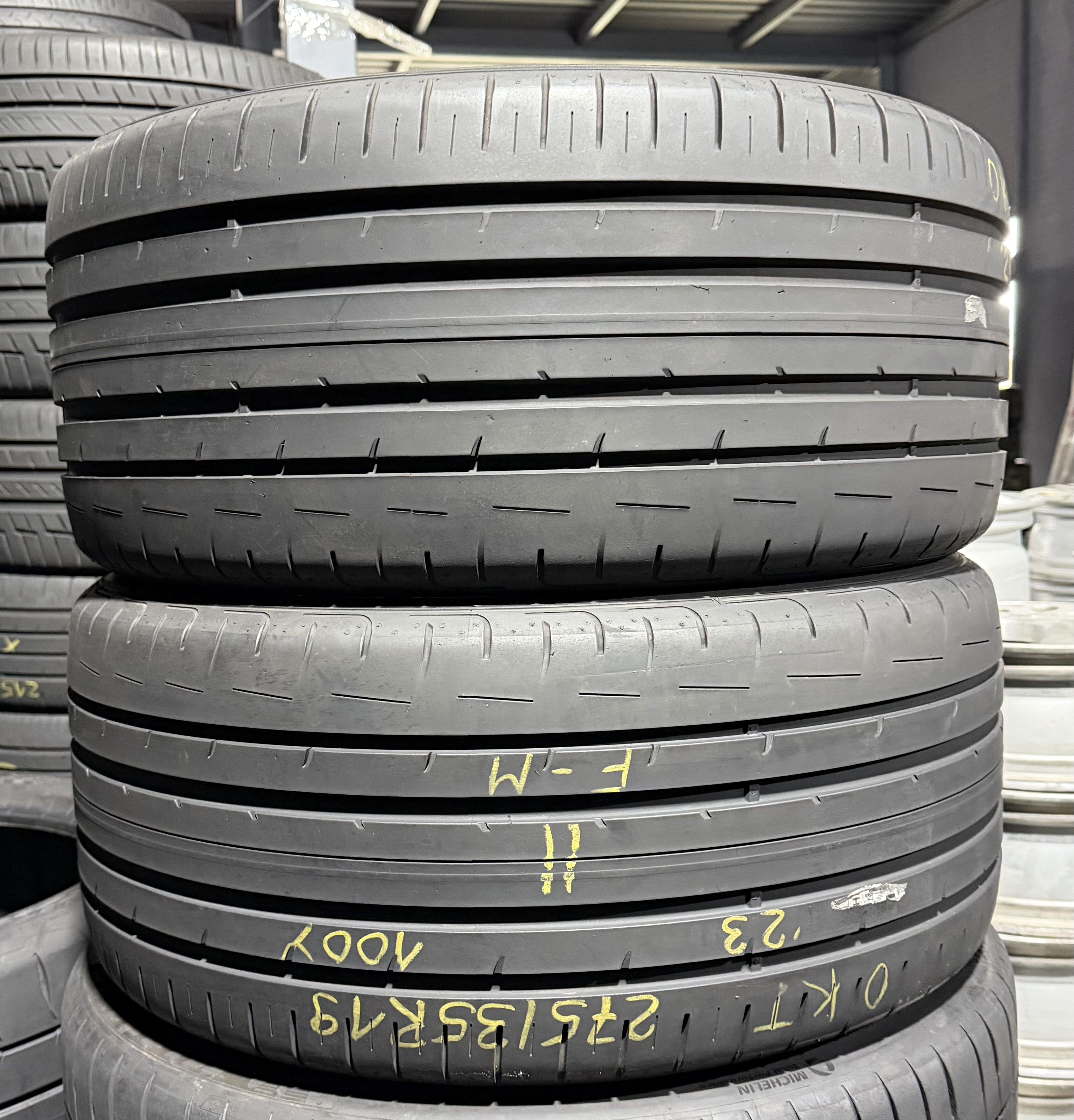 Шини б\у 275/35 R19