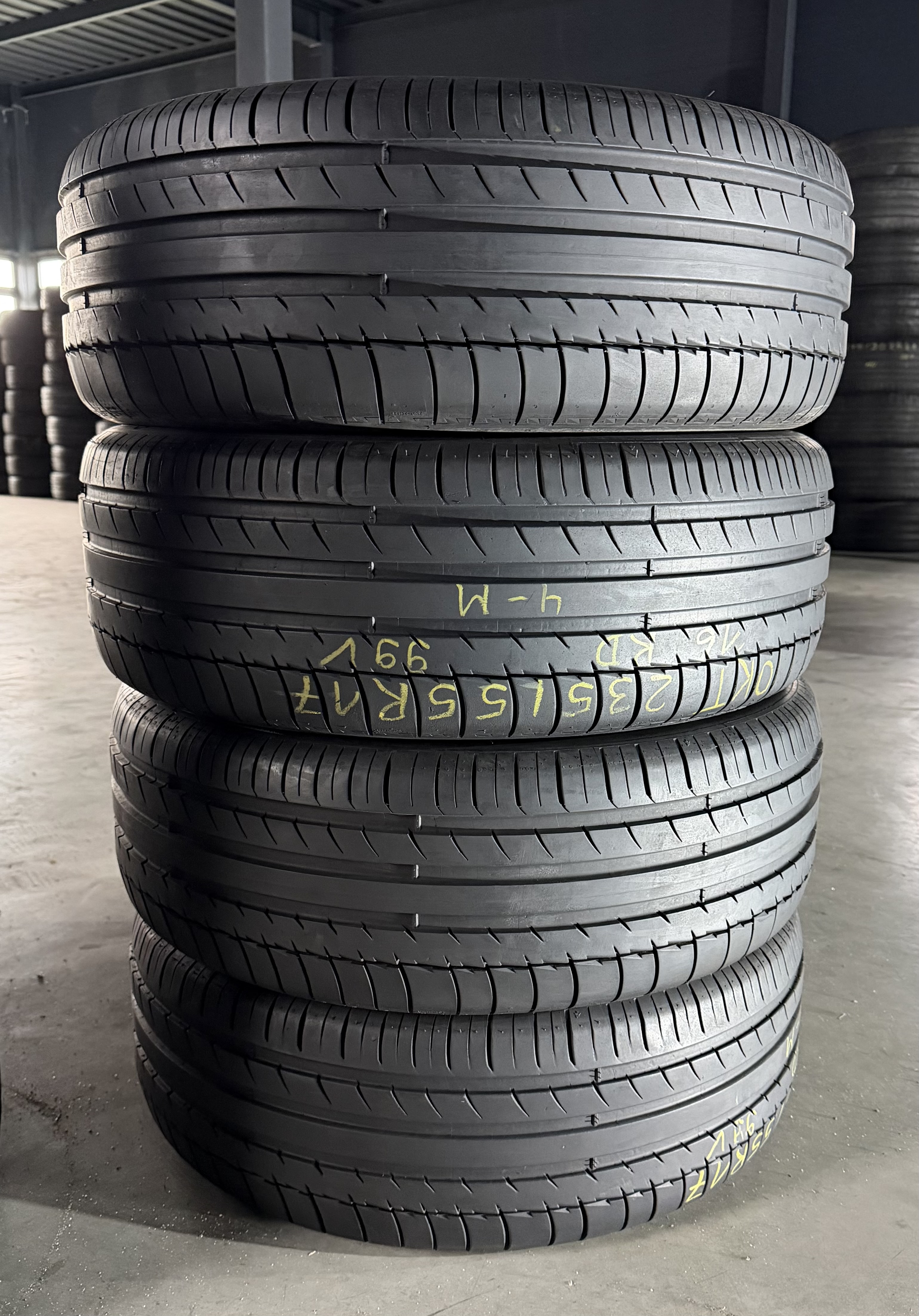 Шини б\у 235/55 R17