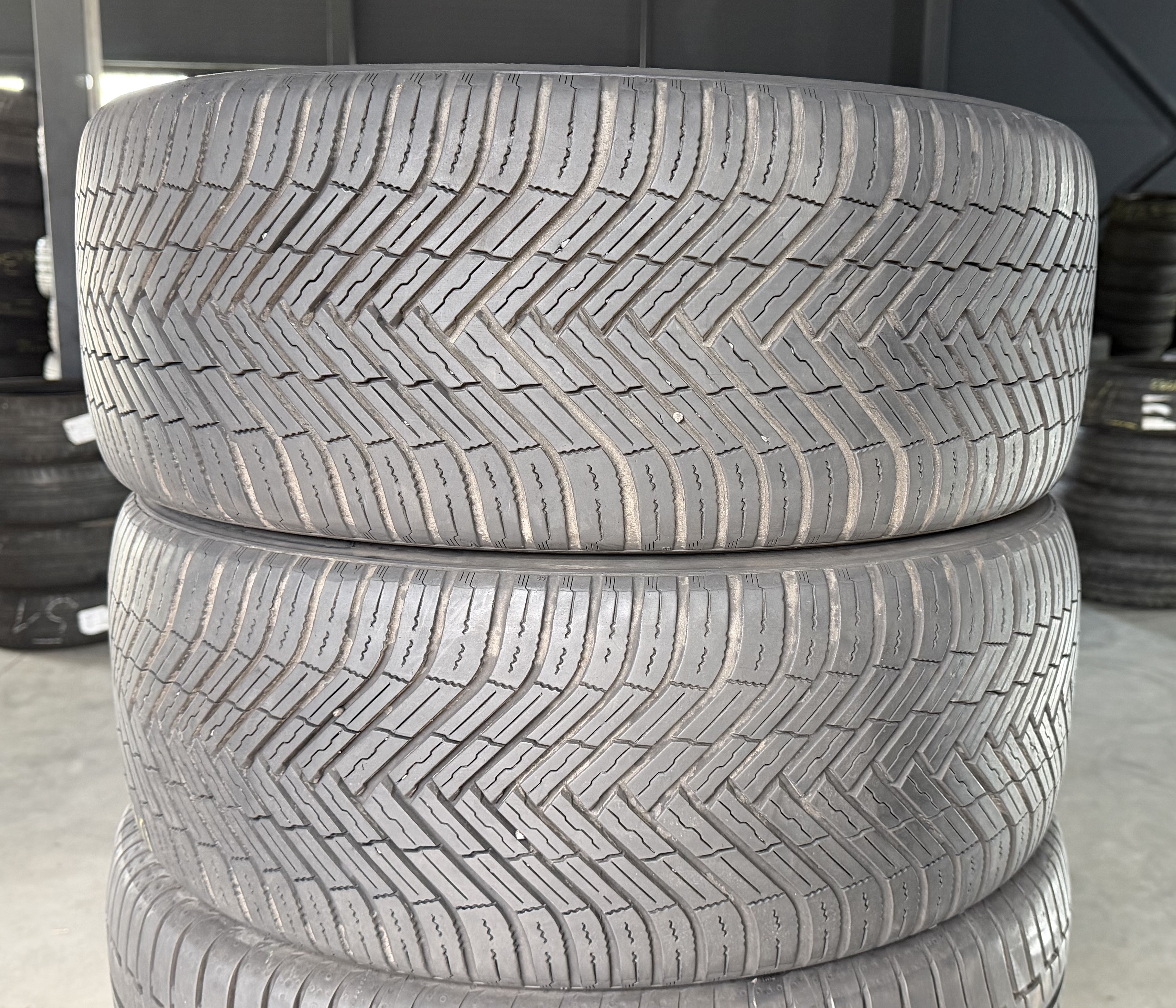 Шини б\у 225/45 R18